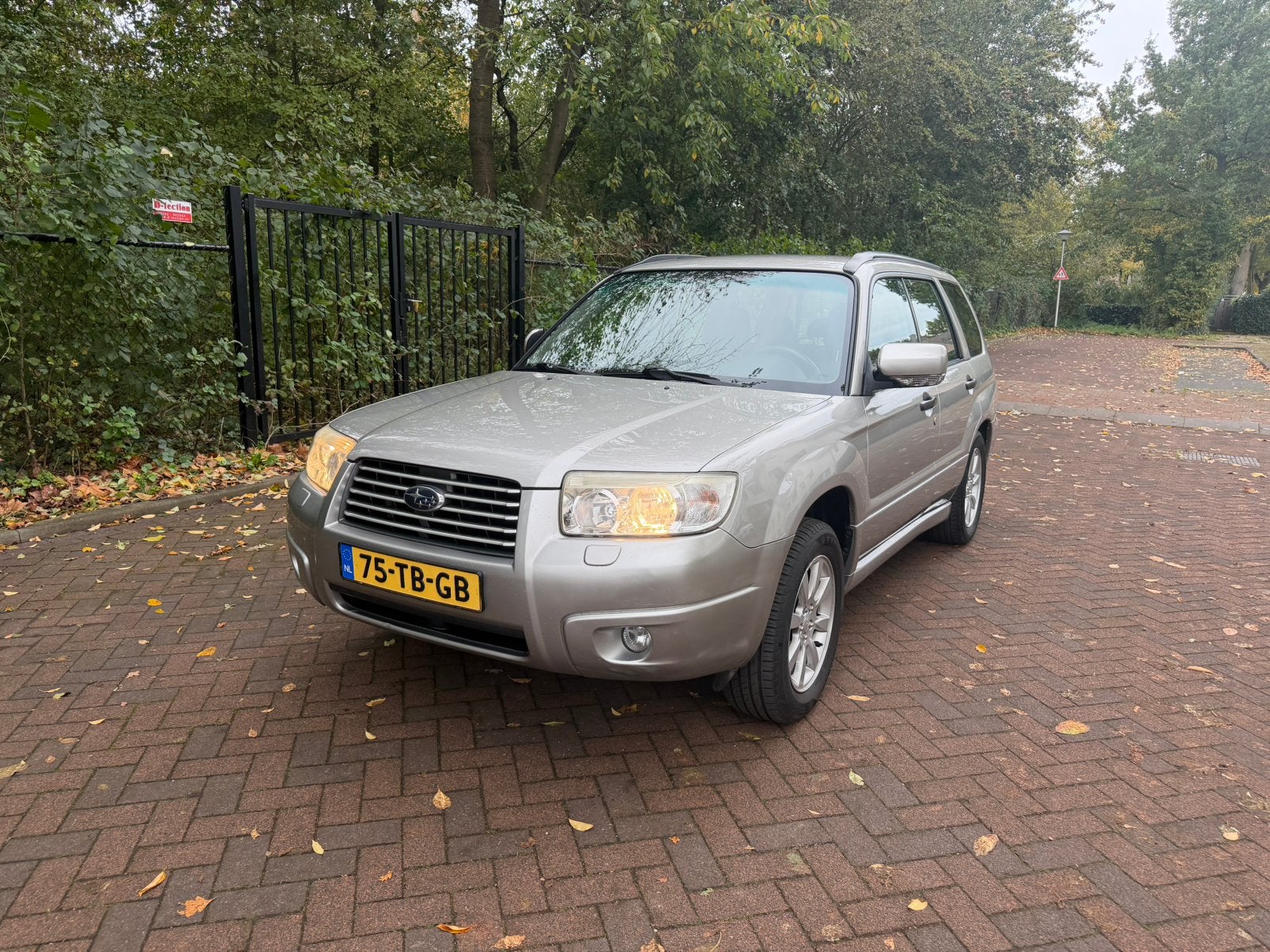 Subaru Forester 2.0 116KW AWD 2006 Grijs, Auto's, 1994 cc, Stof, Zwart, 4 cilinders