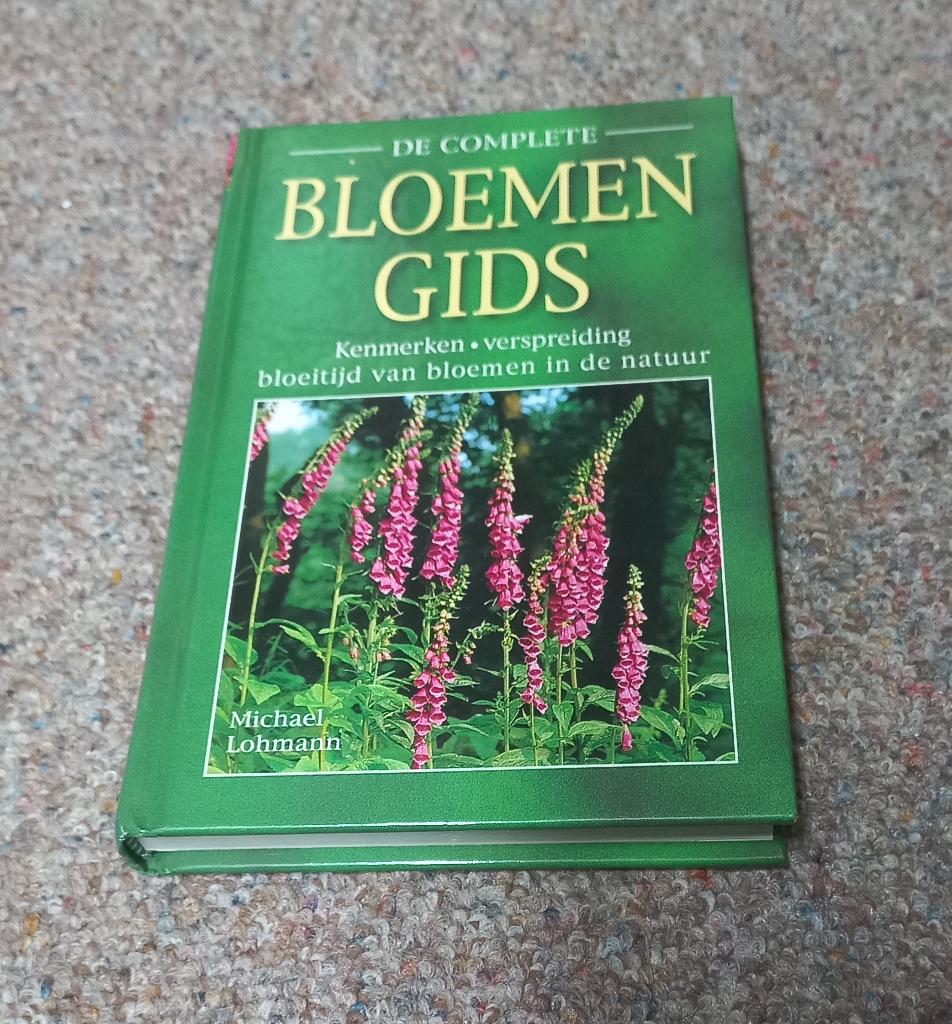 De complete bloemengids van Michael Lohmann, Boeken, Ophalen of Verzenden, Gelezen, Tuinieren en Tuinplanten