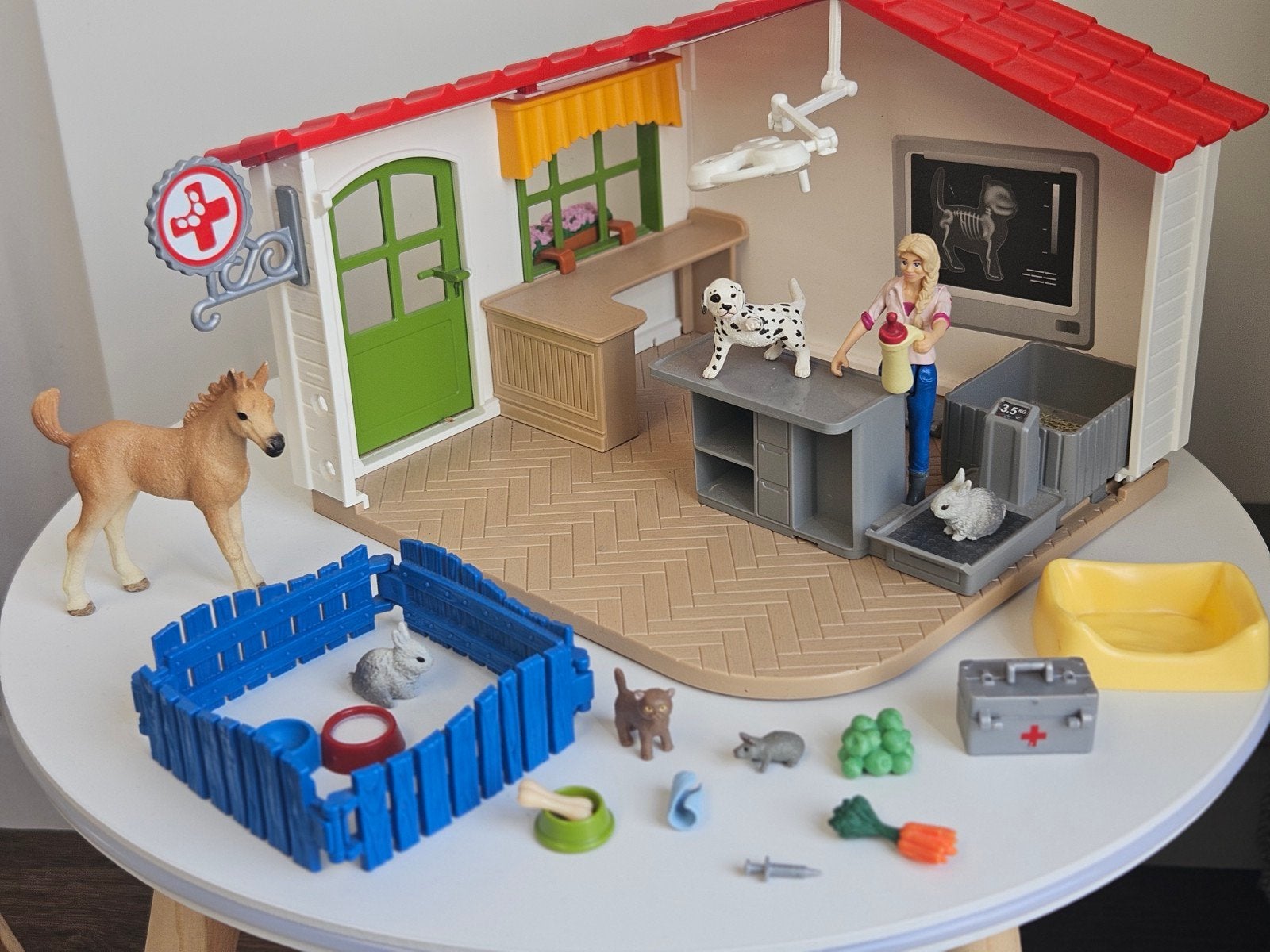 Schleich Dierenkliniek met Veulen en Accessoires, Ophalen of Verzenden, Zo goed als nieuw, Jongen of Meisje