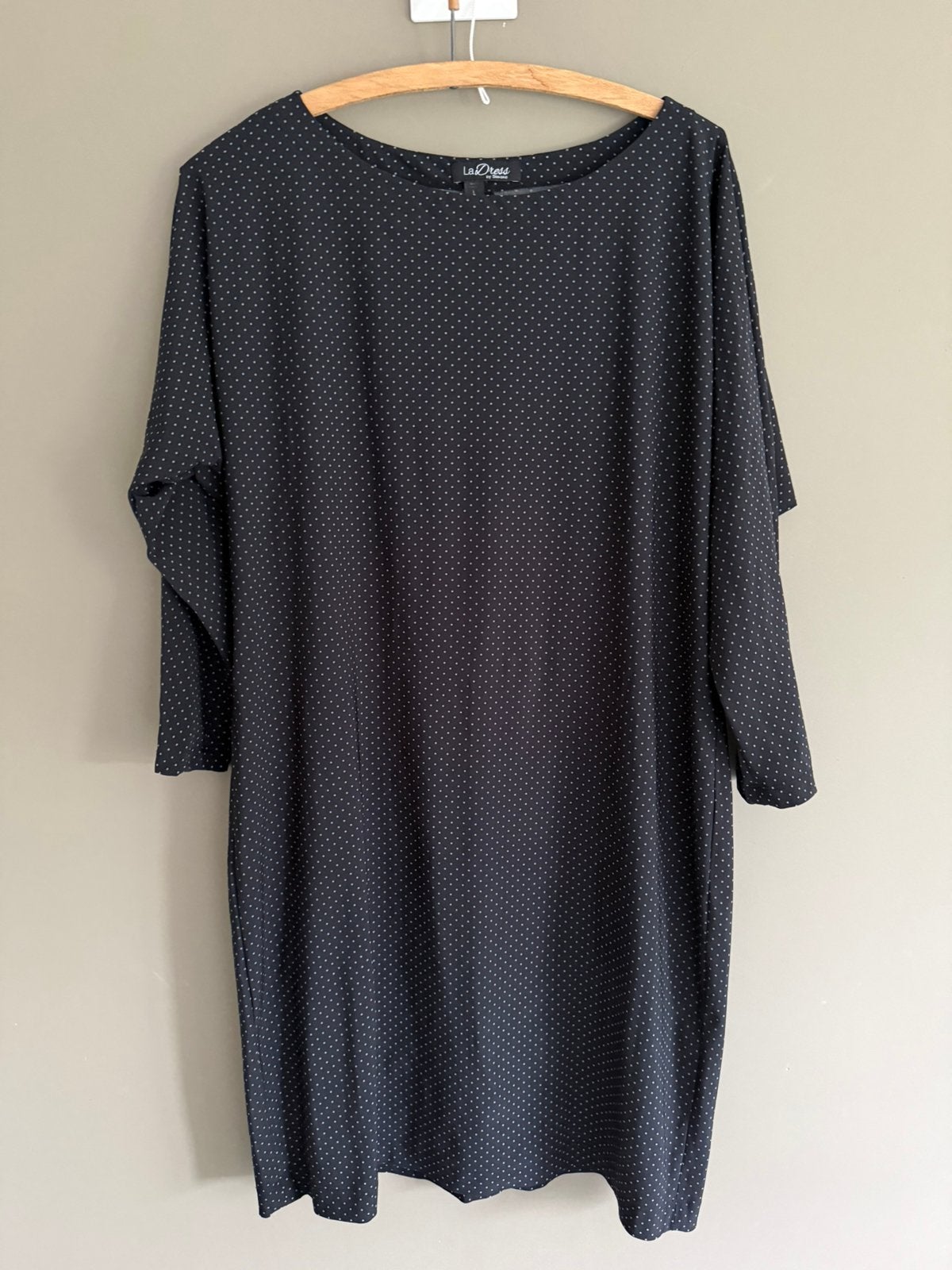 Zwarte polkadot stippen jurk van La Dress by Simone maat L, Maat 38/40 (M), Verzenden, Zwart, Zo goed als nieuw