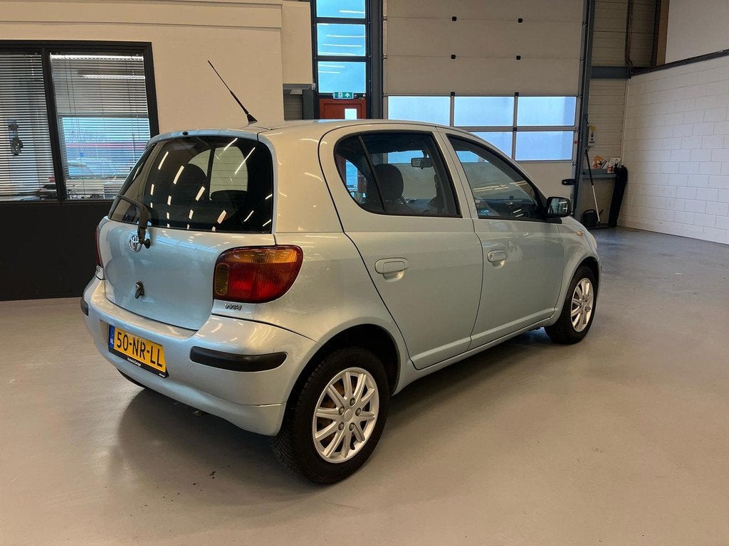 Toyota Yaris 1.0 VVT-i Idols MMT | Automaat | Rijklaar | Zui, Stof, Gebruikt, 31 €/maand, 4 cilinders