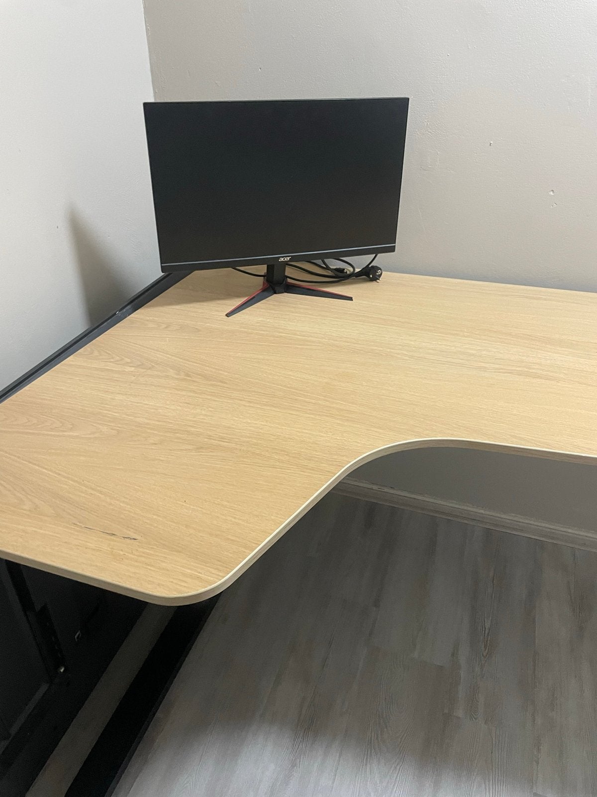 IKEA Bekant bureau eikenblad met zwarte poten, Ophalen, Gebruikt, Hout, Hoekbureau