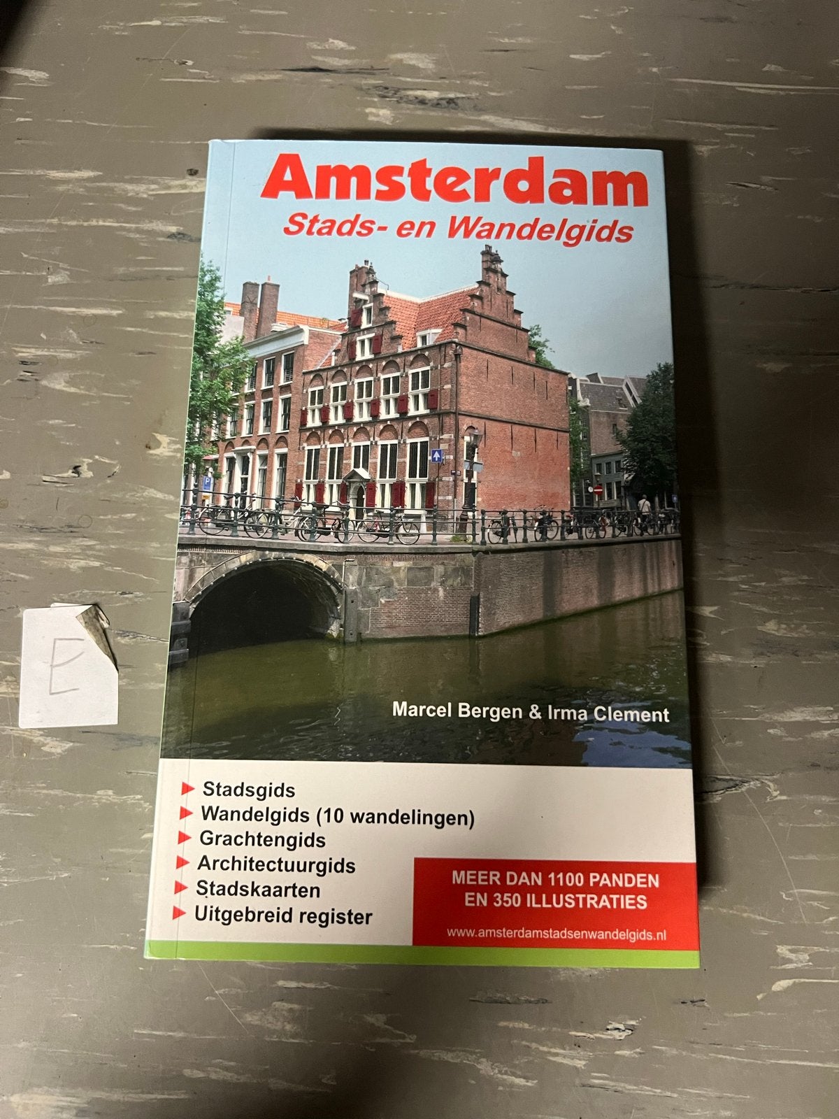 Amsterdam Stads- en Wandelgids - Marcel Bergen & Irma Clemen, Overige merken, Europa, Ophalen of Verzenden, Zo goed als nieuw
