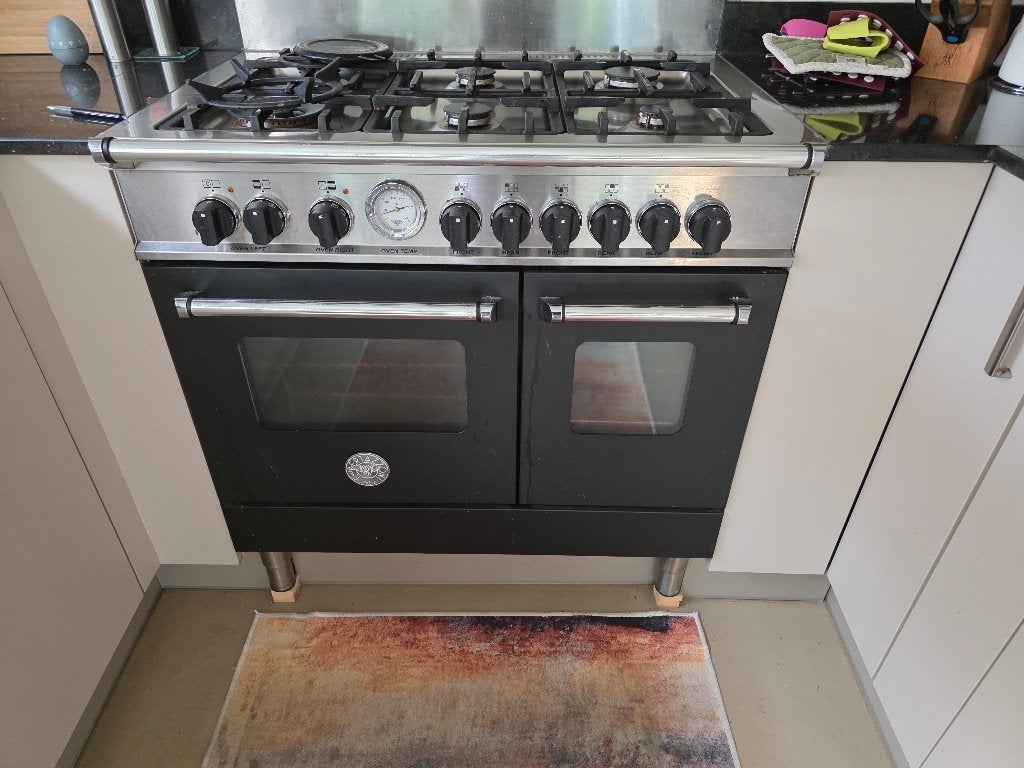 Bertazzoni Fornuis met Dubbele Oven en 6 Gasbranders, Ophalen, Gebruikt, Meerkleurig, 100 tot 150 cm