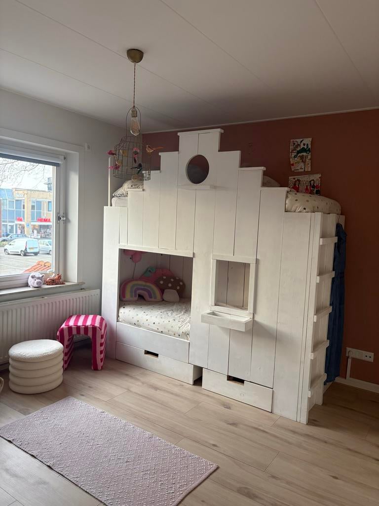 Huisjes bed 2 persoons, Kinderen en Baby's, Kinderkamer | Stapelbedden en Hoogslapers, Ophalen, Gebruikt, Stapelbed