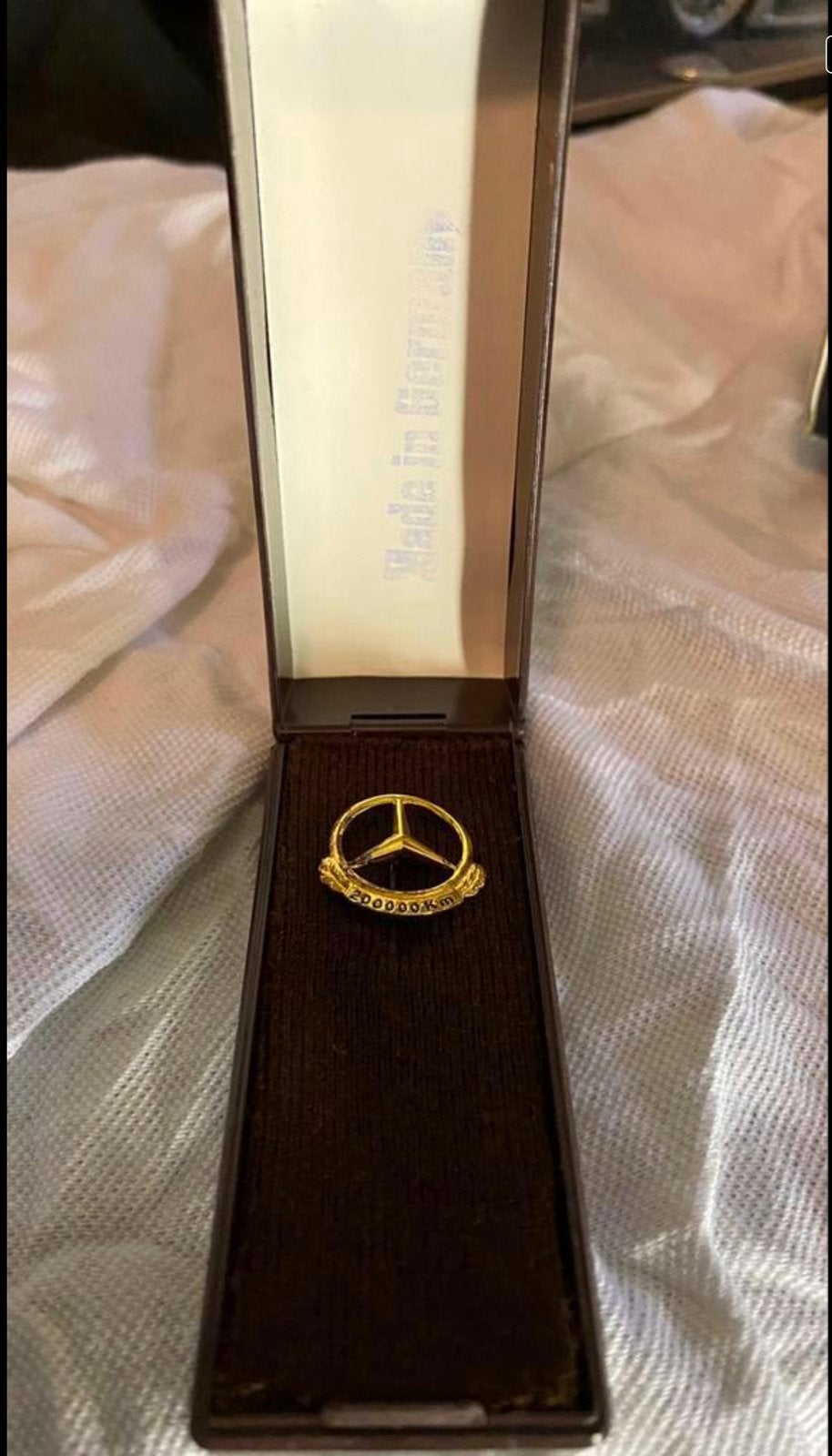 Vergulde Mercedes Dasspeld 200.000 in originele verpakking, Ophalen