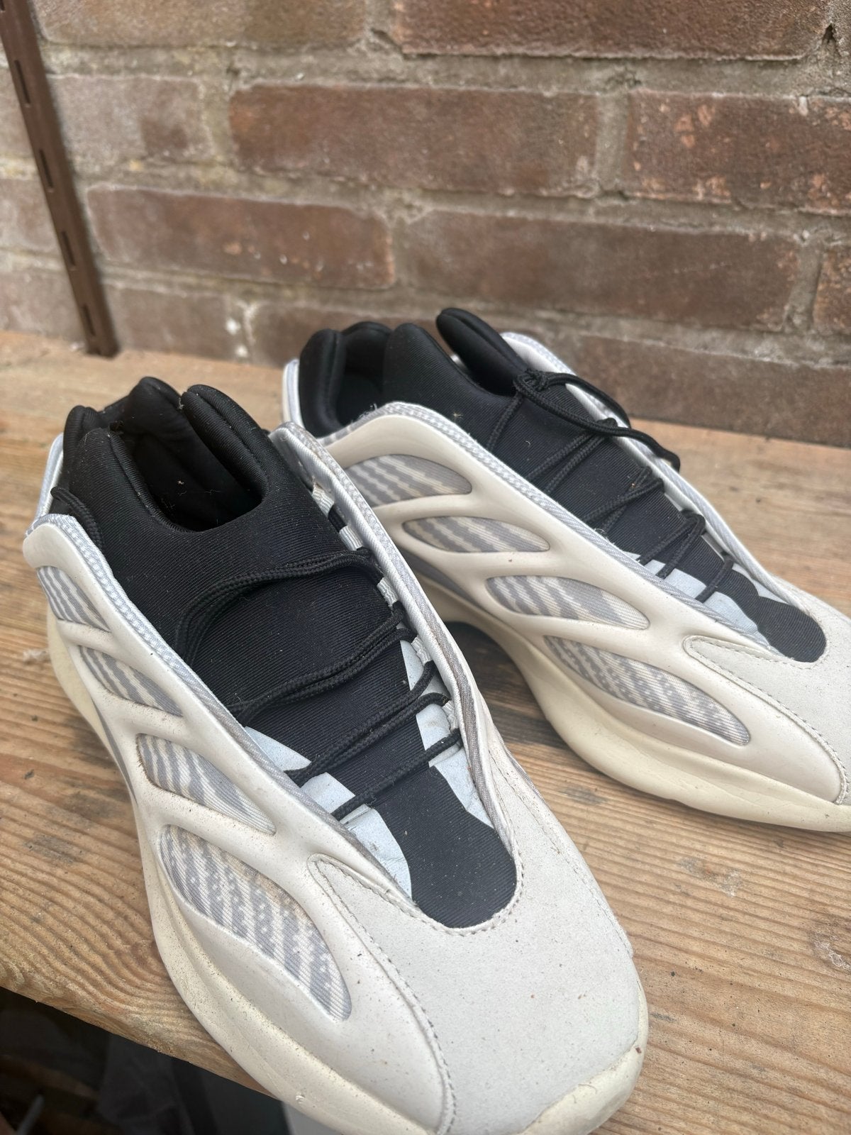 Adidas Yeezy 700 V3 Azael - Maat 44, Ophalen, Gedragen, Wit, Sneakers of Gympen