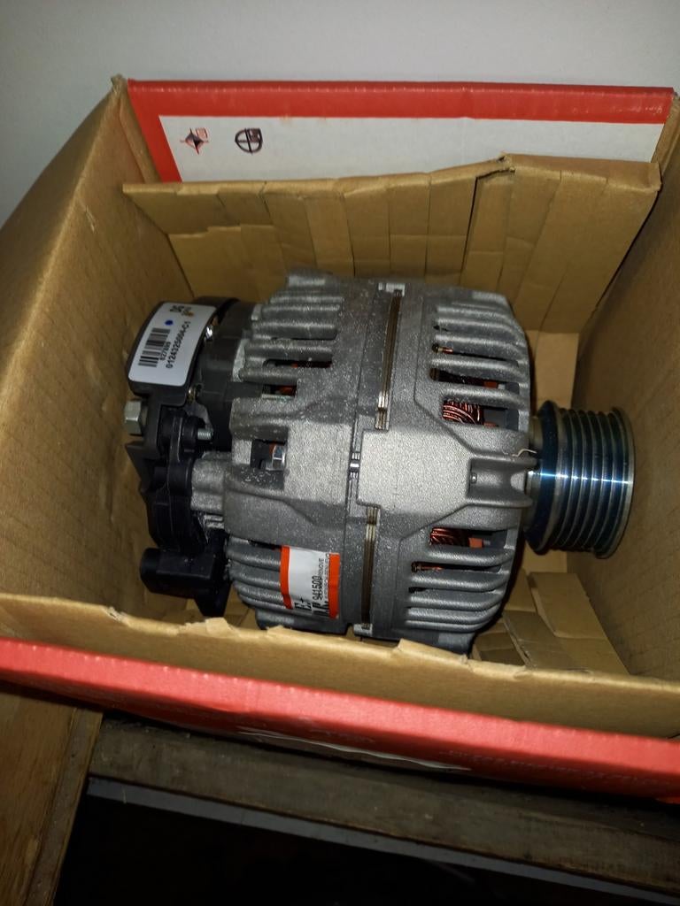 Dynamo VW T4 - Nieuw in doos, Auto-onderdelen, Ophalen of Verzenden, Nieuw, Volkswagen