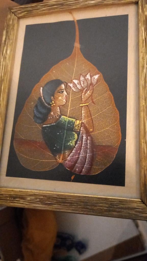 Uniek kunstwerk: Vrouw met lotusbloem op blad, Antiek en Kunst, Ophalen of Verzenden