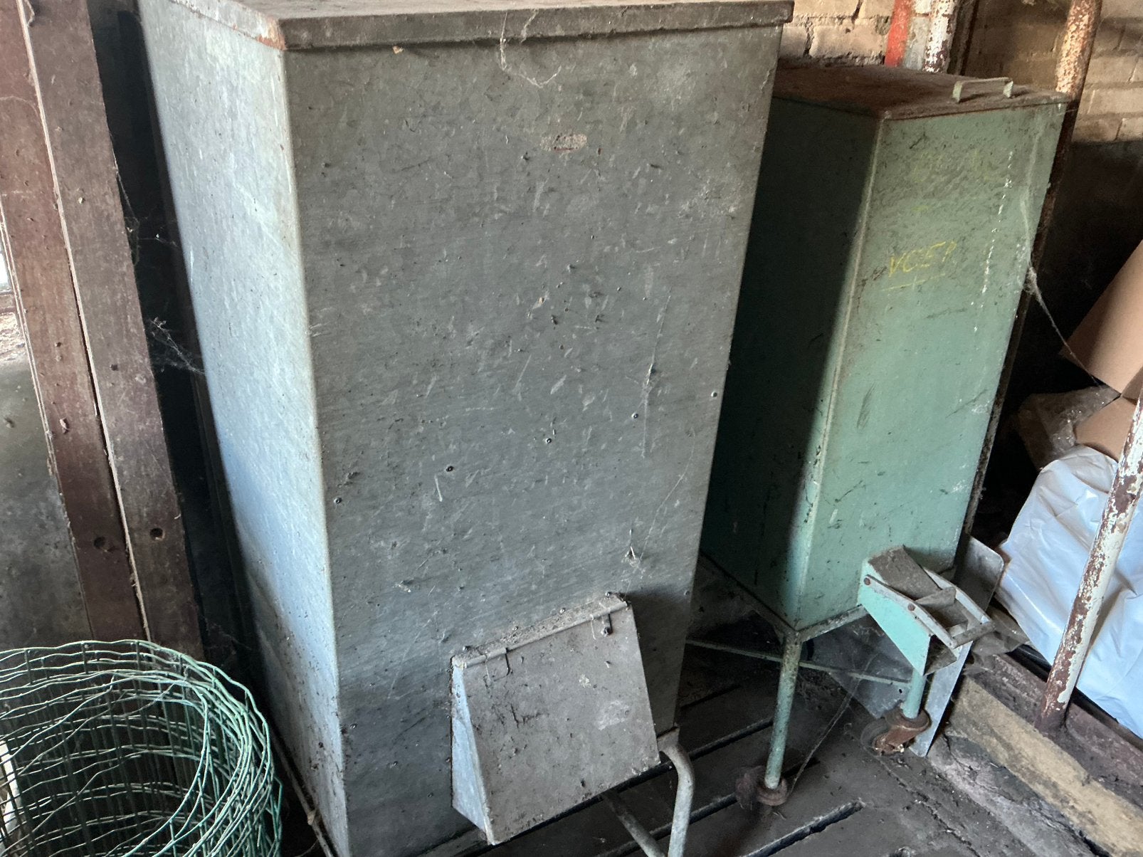 Brokkenopslag voerton bewaarbox, Ophalen, Nieuw, Kippenhok of Kippenren