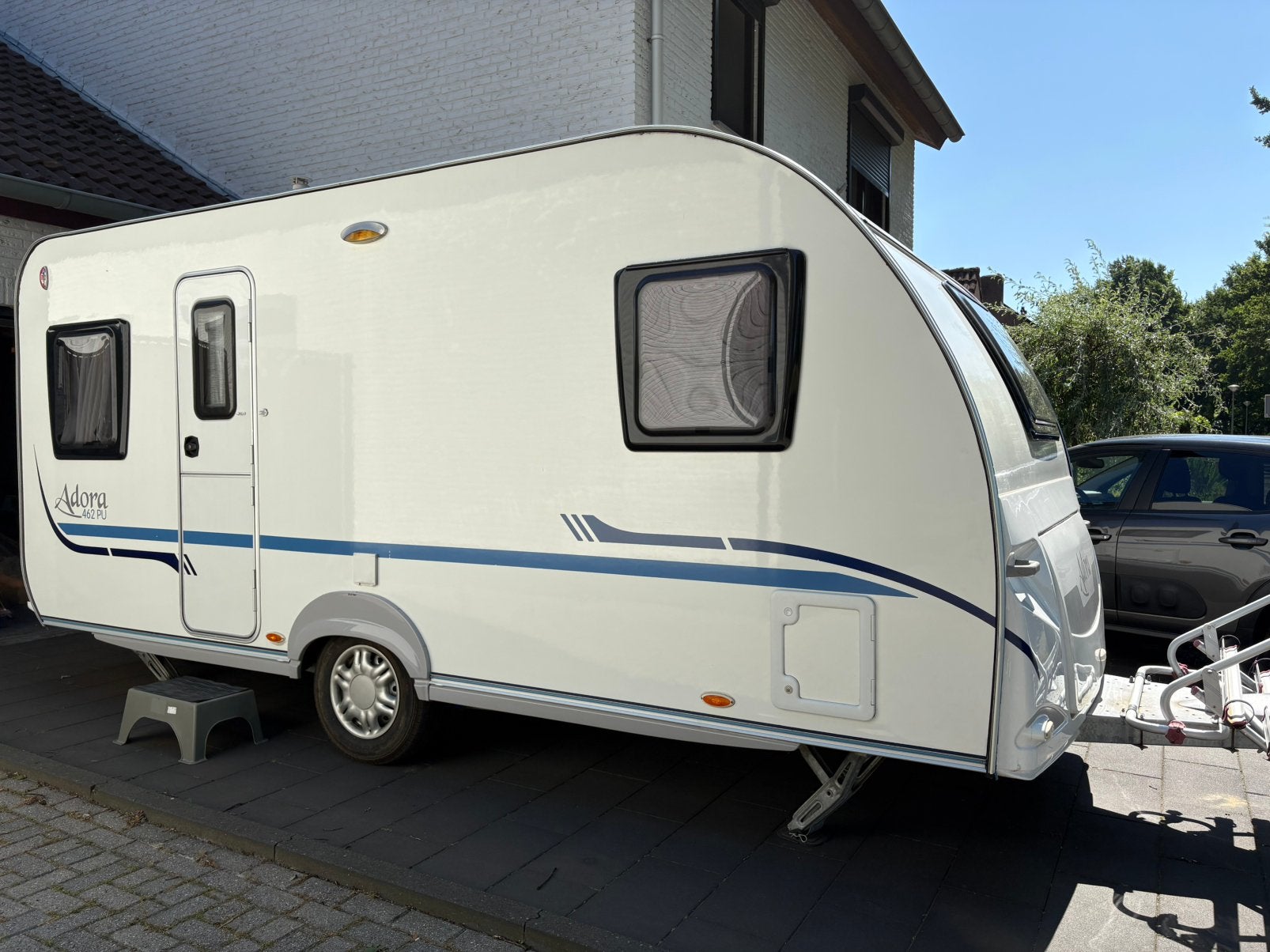 Adria Adora 462 PU in topstaat + inventaris + Unica Verona, Caravans en Kamperen, Rondzit, Koelkast, Particulier, Adria
