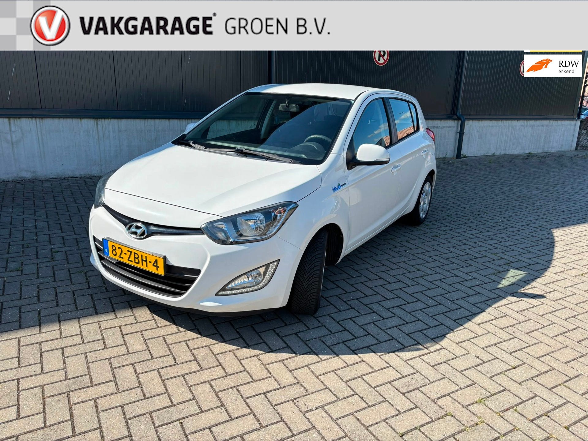 Hyundai I20 1.2i i-Motion / airco / trekhaak !, Euro 5, Gebruikt, 4 cilinders, Wit
