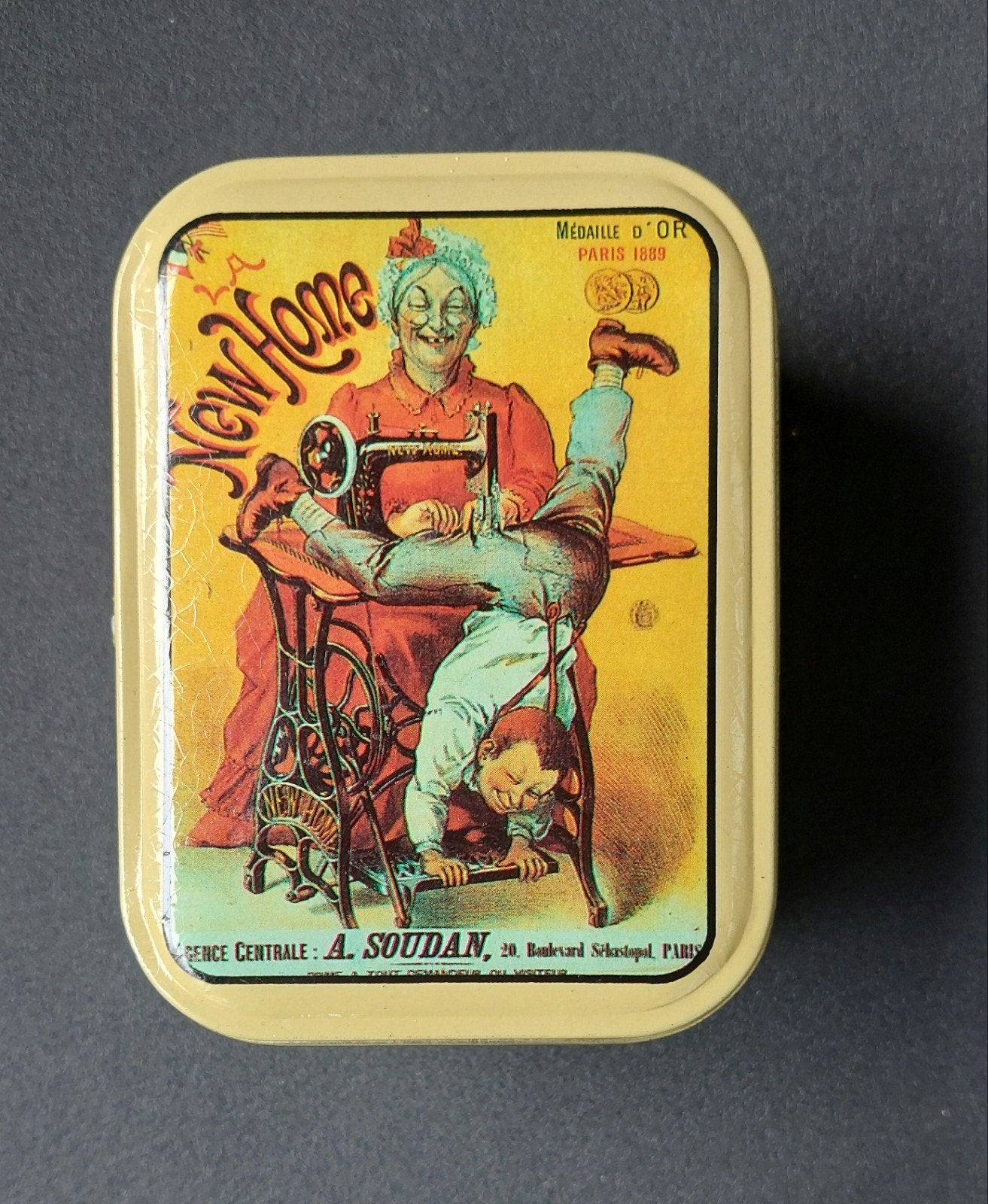 2 Vintage Franse blikken doosjes
Dit charmante vintage blik, Ophalen of Verzenden, Zo goed als nieuw, Overige, Overige merken
