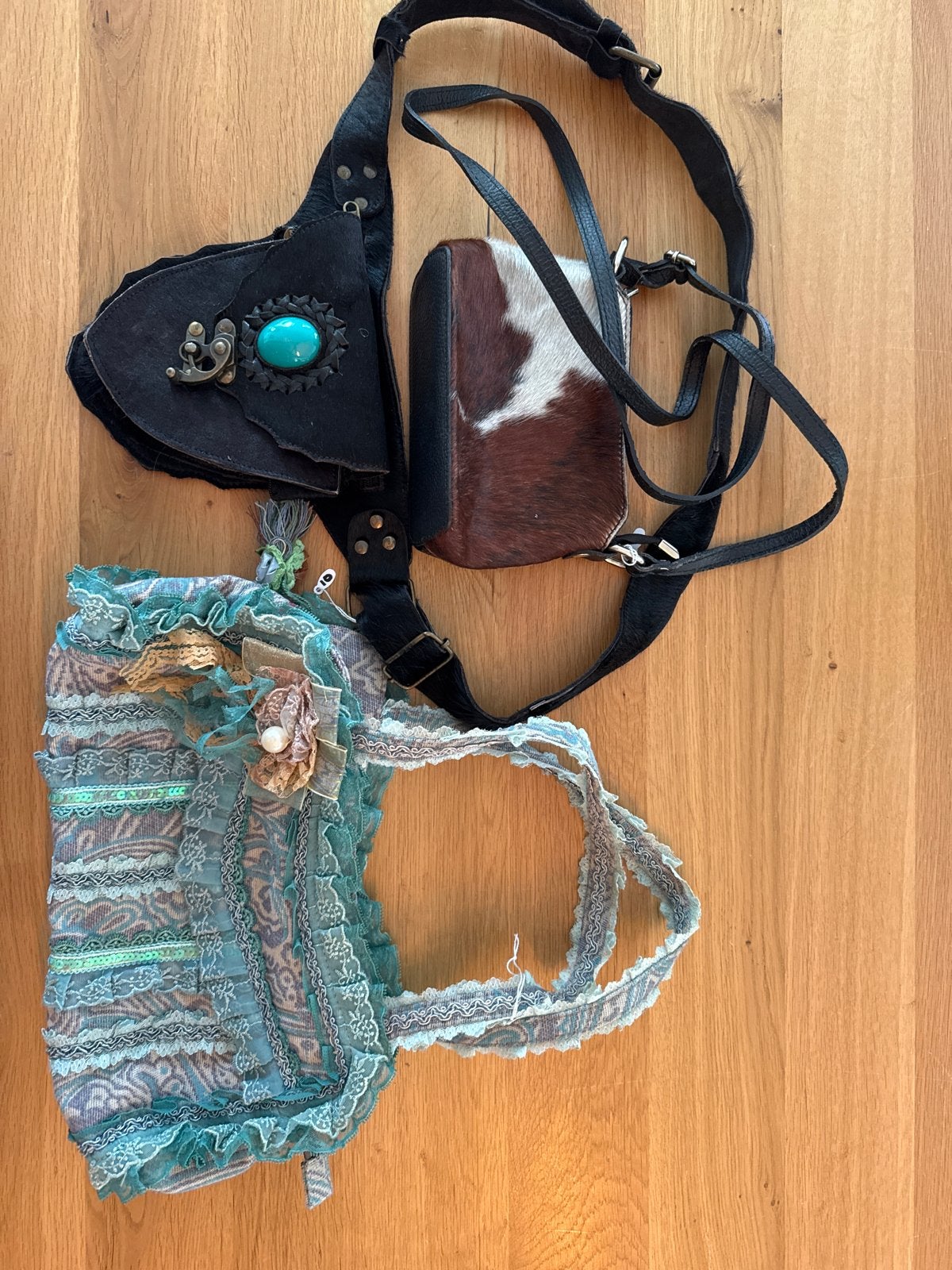 3 Leuke Tasjes: Crossbody Koeienvel, Heuptasje & Schoudertas, Ophalen of Verzenden, Gebruikt, Zwart, Schoudertasje