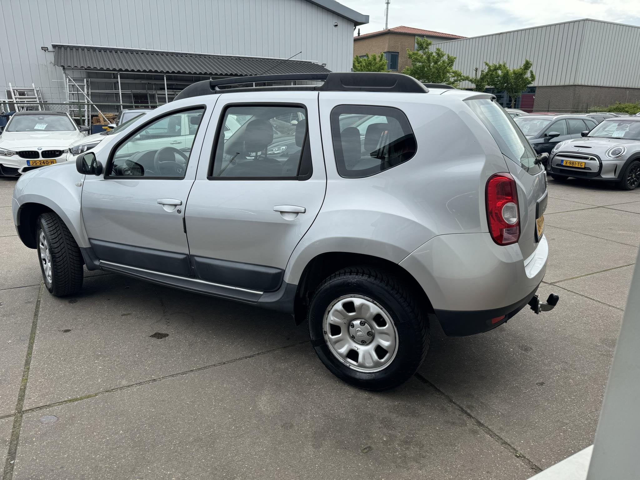Dacia Duster 1.6 Lauréate 2wd Airco, radio, trekhaak, Voorwielaandrijving, Euro 5, Stof, Gebruikt