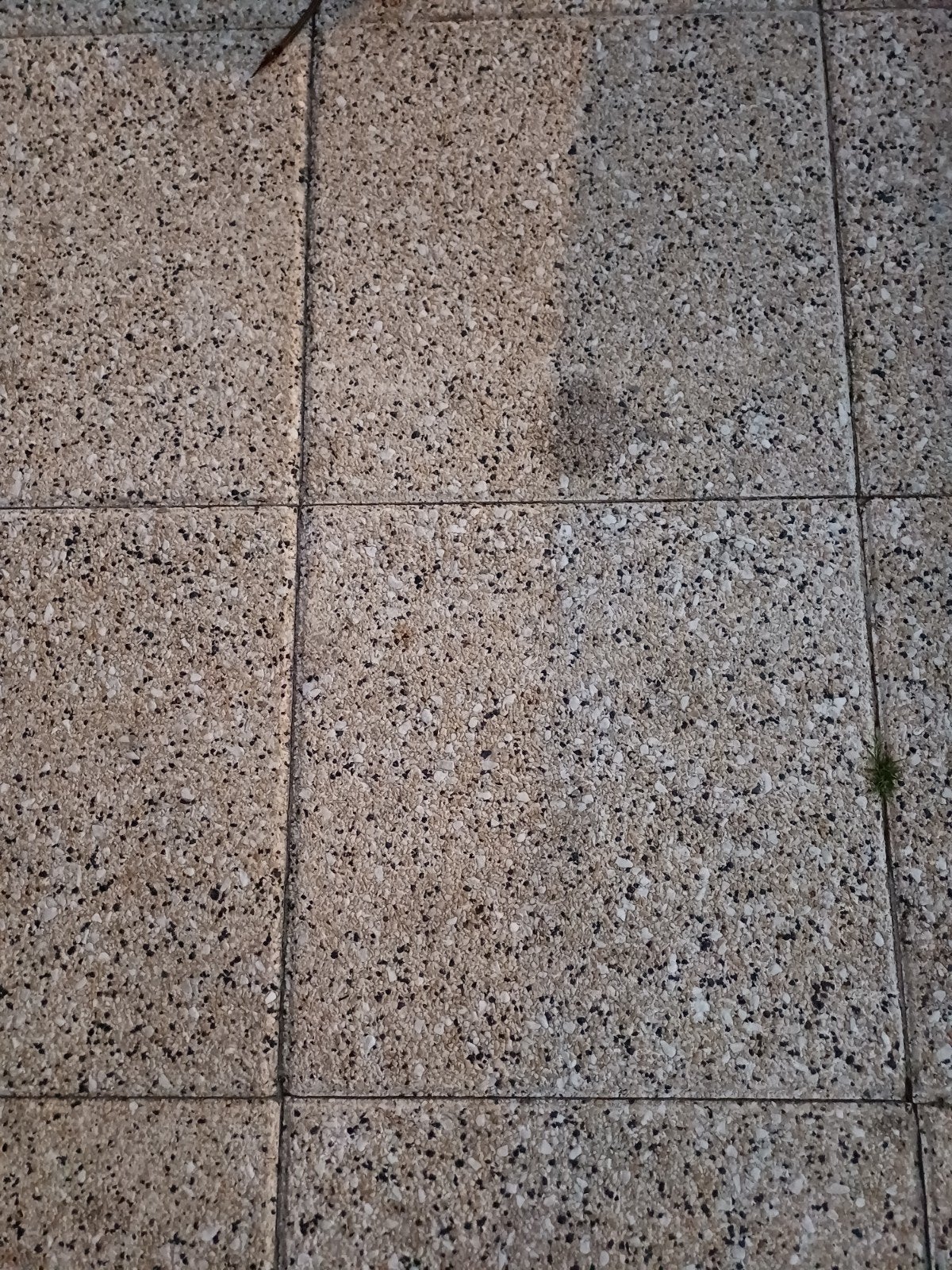 Bijna GRATIS: Circa 12 a 13 m2 ruwe terras tegels, Tuin en Terras, Tegels en Klinkers, Ophalen, Gebruikt, Beton, Klinkers