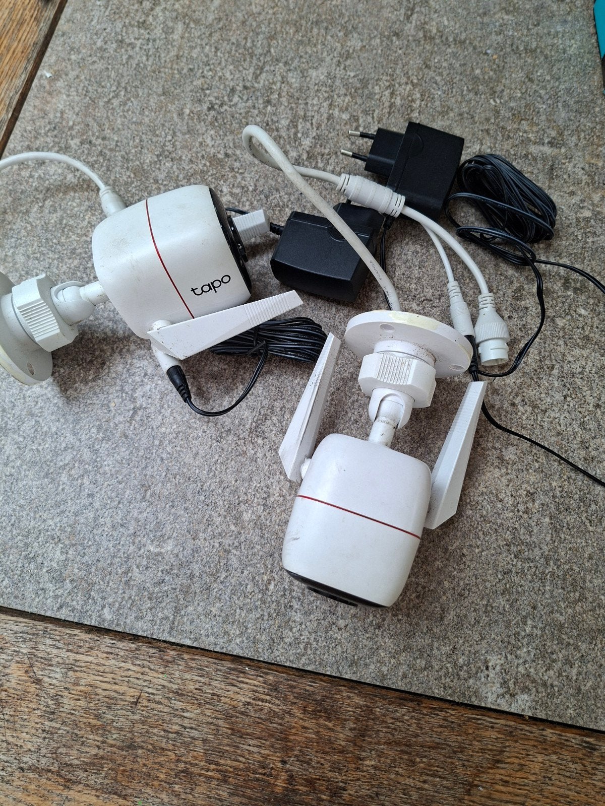Set van 2 Tapo buitencamera's (één met defecte kabel), Verzenden, Gebruikt, Buitencamera