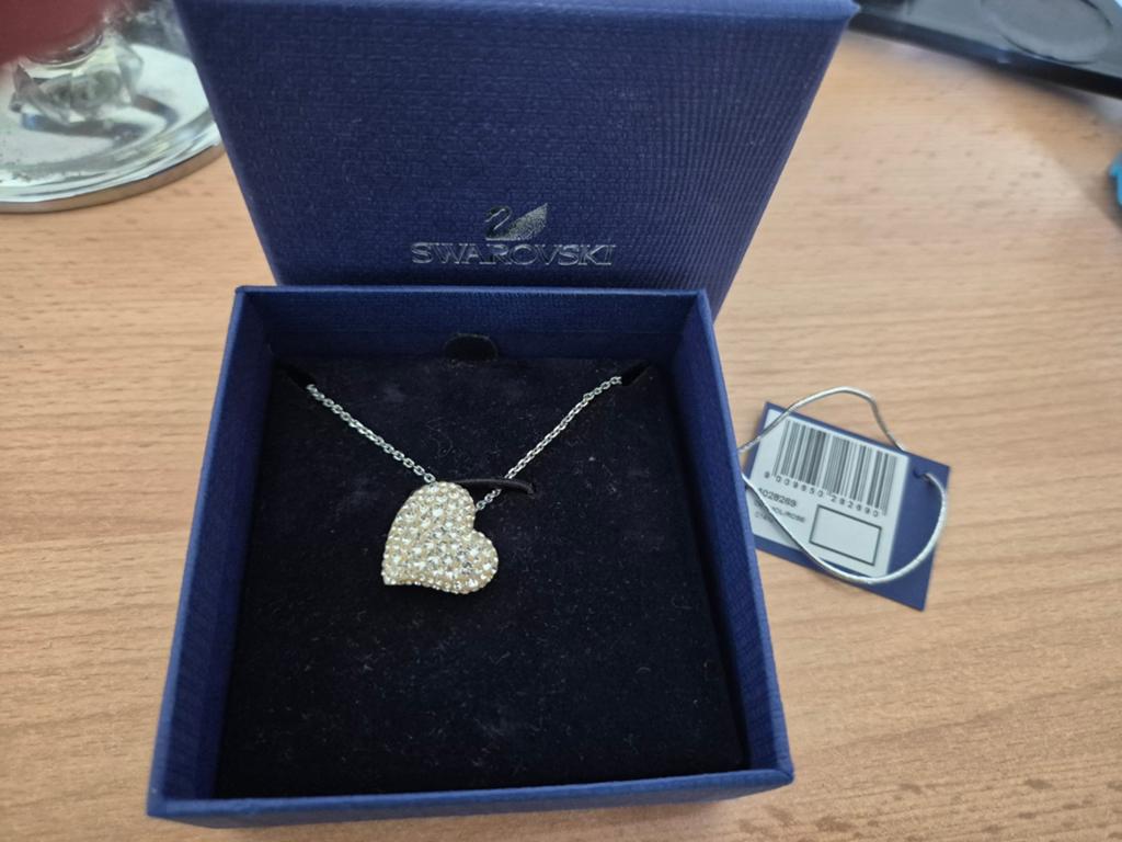 Nieuw: prachtige ketting van Swarovski met hart vol steentje, Nieuw, Ophalen of Verzenden, Met edelsteen, Zilver