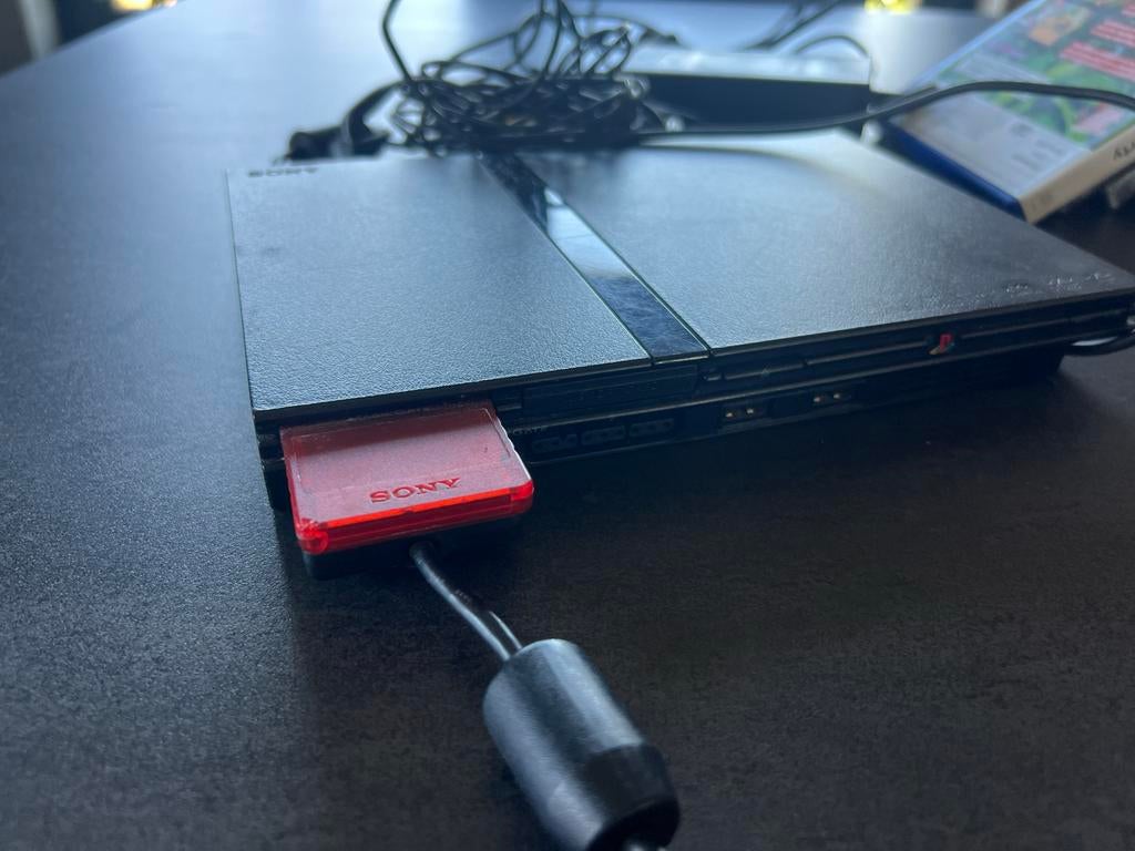 PlayStation 2 Slim met games en accessoires, Spelcomputers en Games, Games | Sony PlayStation 2, Gebruikt, Overige genres, Eén computer