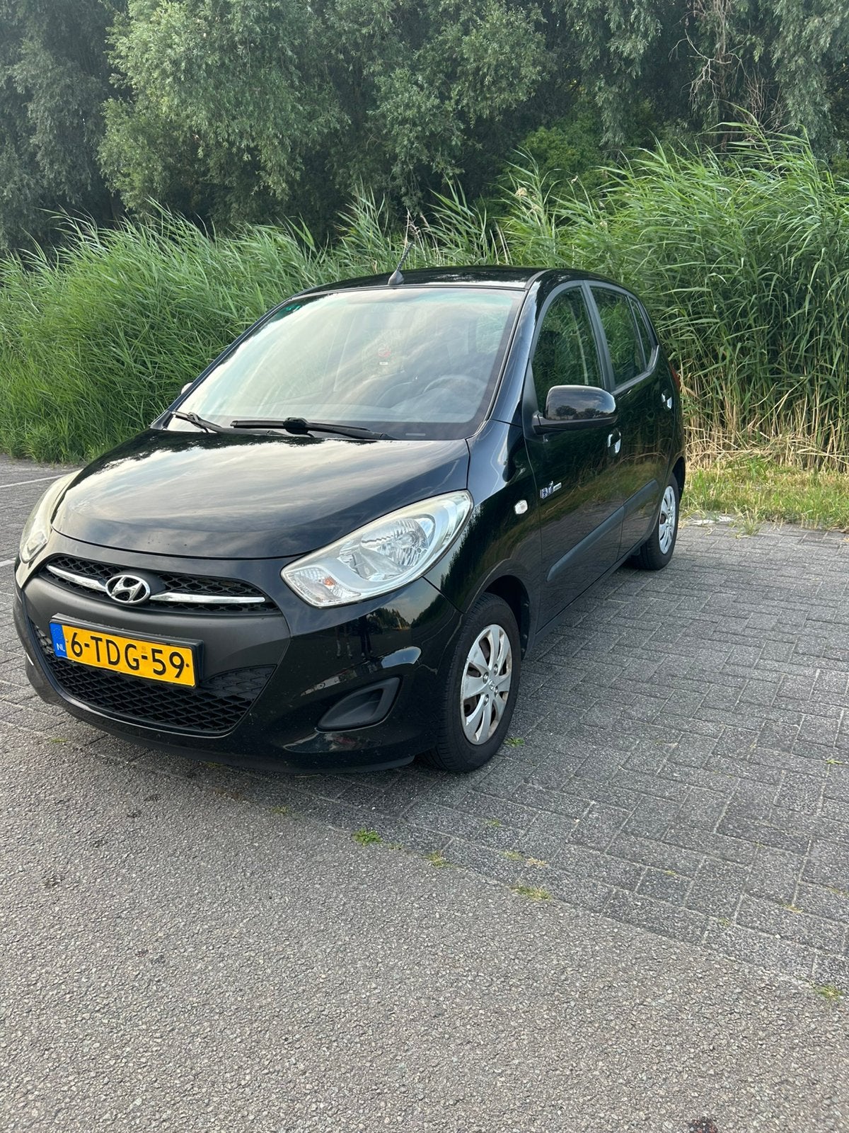 Hyundai i10 1.0 5DR 2014 Zwart, Auto's, Voorwielaandrijving, 400 kg, Zwart, Origineel Nederlands