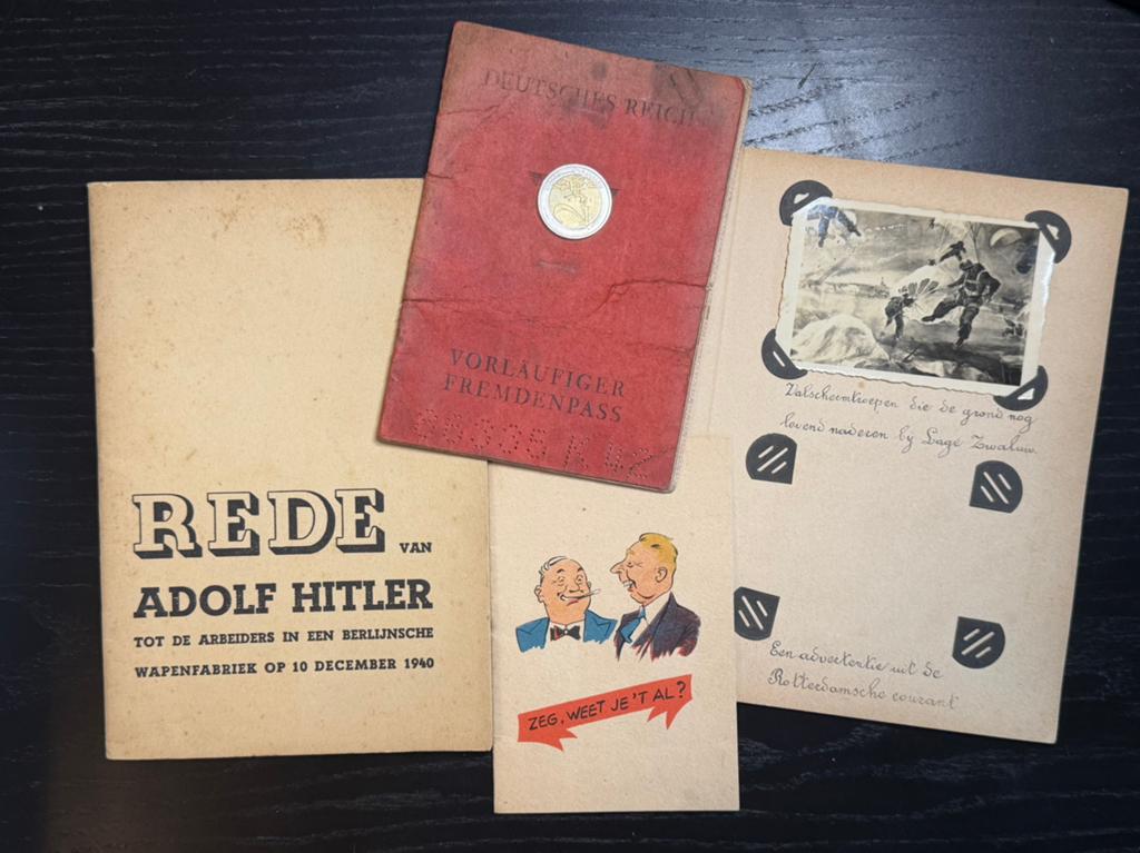 Boekjes oorlogstijd, fremdenpass, de gil, rede enz enz, Verzamelen, Militaria | Tweede Wereldoorlog, Verzenden, Nederland, Boek of Tijdschrift