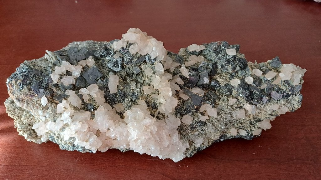 2.1 Calciet (UV) Pyriet Sfaleriet Madan Bulgarije, Ophalen of Verzenden, Mineraal