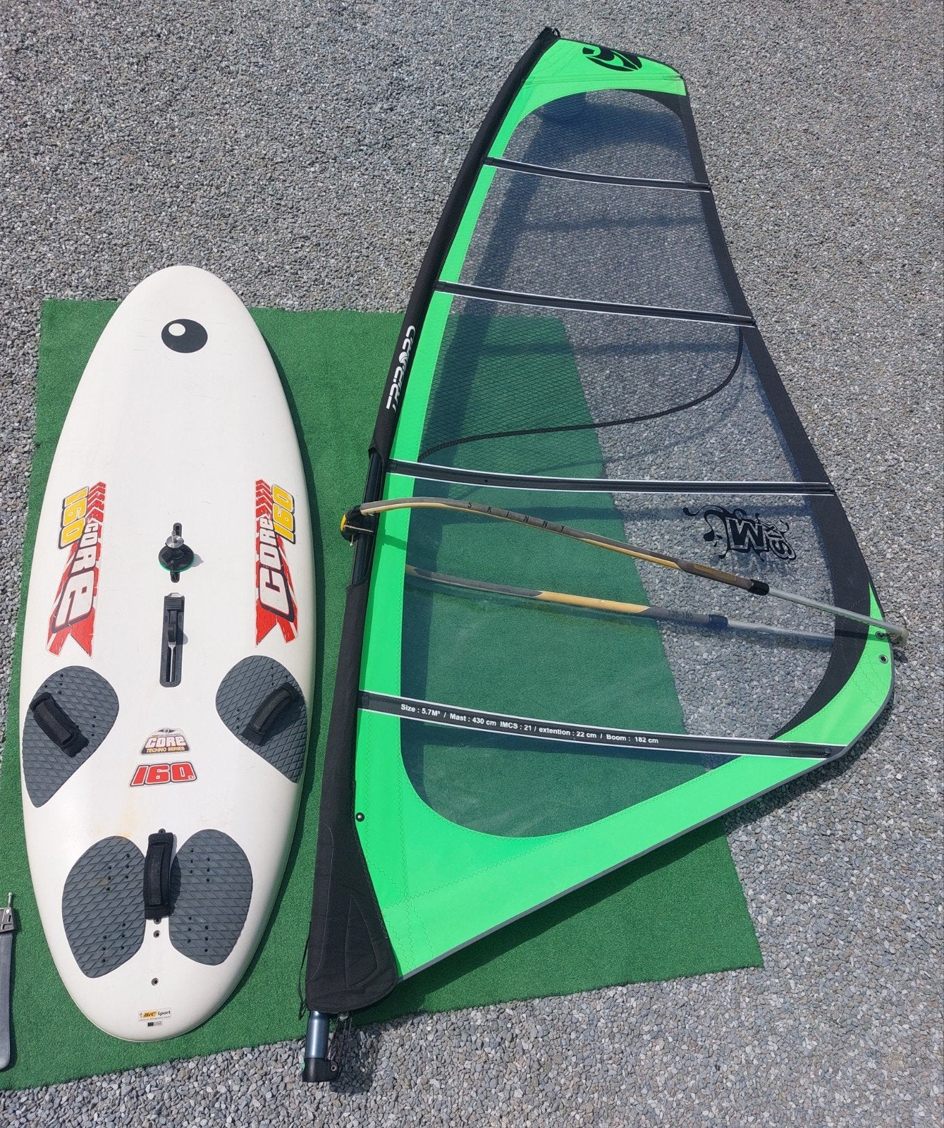 Beginners surfplank 160 L met zwaard, compleet zeil 5.7 m², Watersport en Boten, Windsurfen, Ophalen, 250 tot 300 cm, Gebruikt