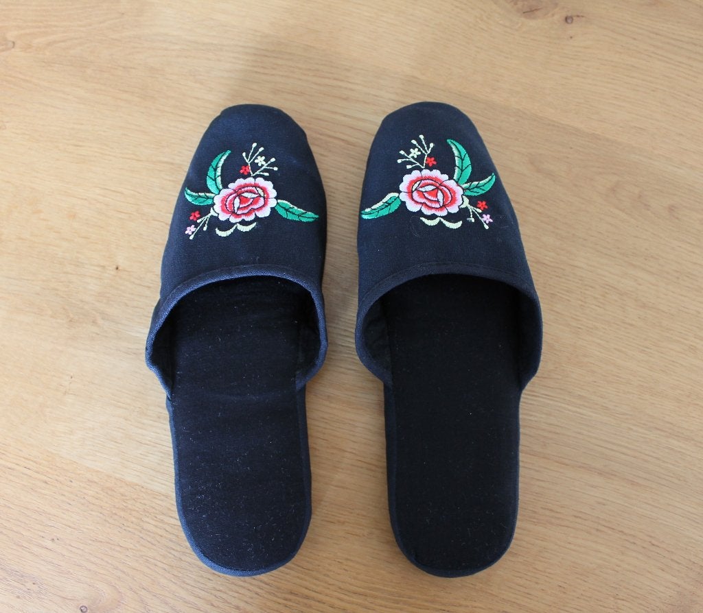 Chinese muiltjes, handgemaakt + geborduurd, maat 38, NIEUW, Zwart, Nieuw, Sandalen of Muiltjes, Ophalen of Verzenden