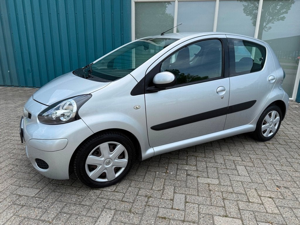 Toyota Aygo 1.0-12V automaat !, Auto's, Euro 5, Gebruikt, 4 stoelen, 68 pk