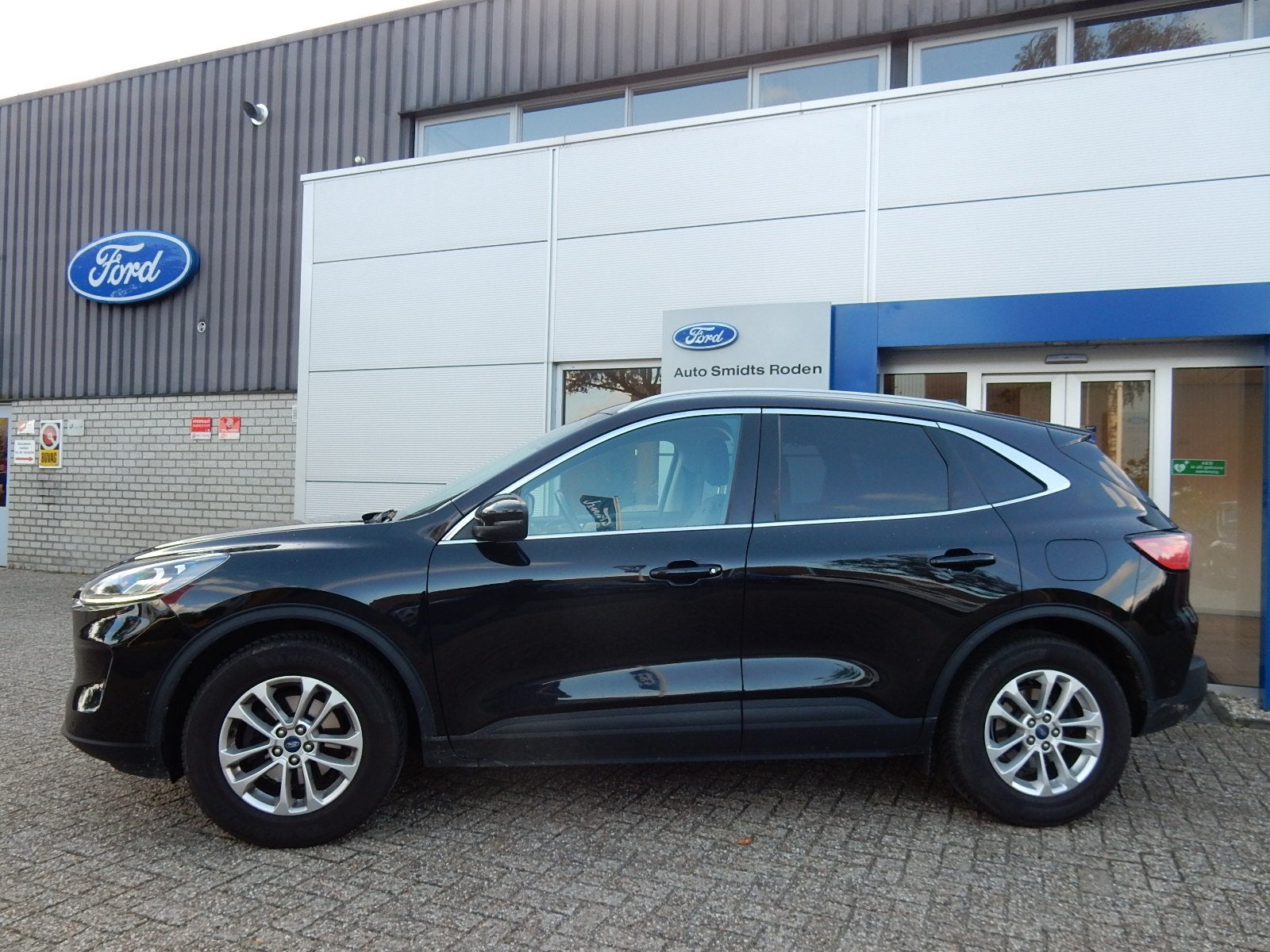 Ford Kuga 150PK EcoBoost Titanium X | Trekhaak | 1.800KG tre, Auto's, 15 km/l, Verwarmde buitenspiegels, Leder en Stof, Zwart