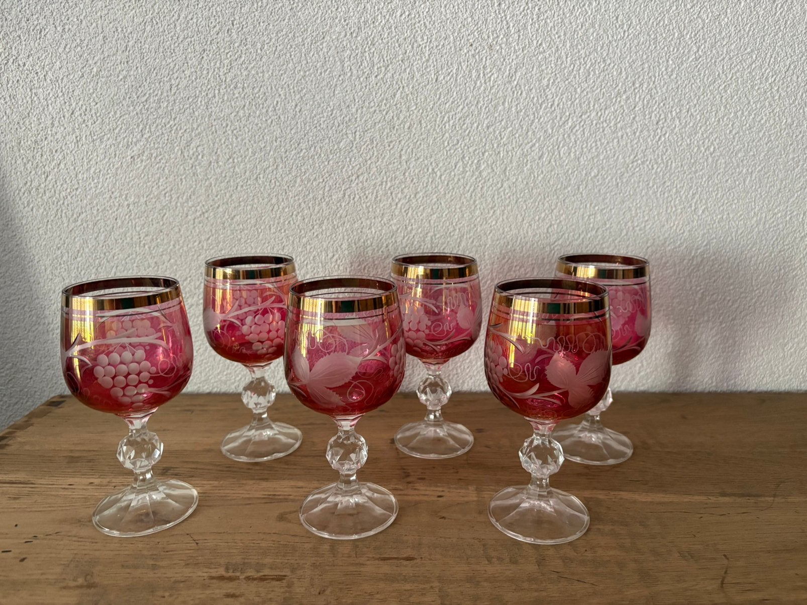 6 x stuks boheemse kristallen glazen cranberry cut to clear, Ophalen of Verzenden, Zo goed als nieuw, Overige typen