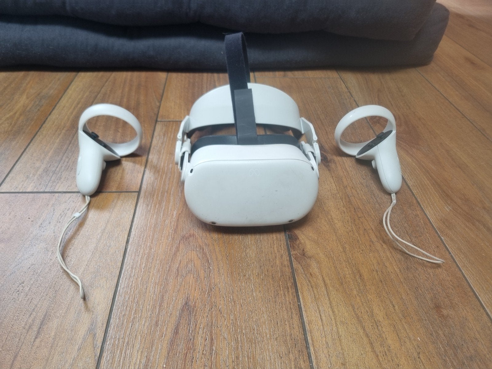 Oculus Quest 2 VR-bril met controllers, Spelcomputers en Games, Virtual Reality, Ophalen, Gebruikt, VR-bril, Overige platformen