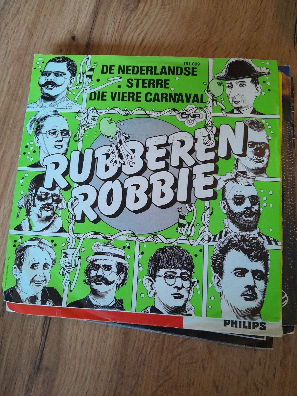 Rubberen robbie 7inch de nederlandse sterre die viere carnav, Cd's en Dvd's, Vinyl Singles, Ophalen of Verzenden, Zo goed als nieuw