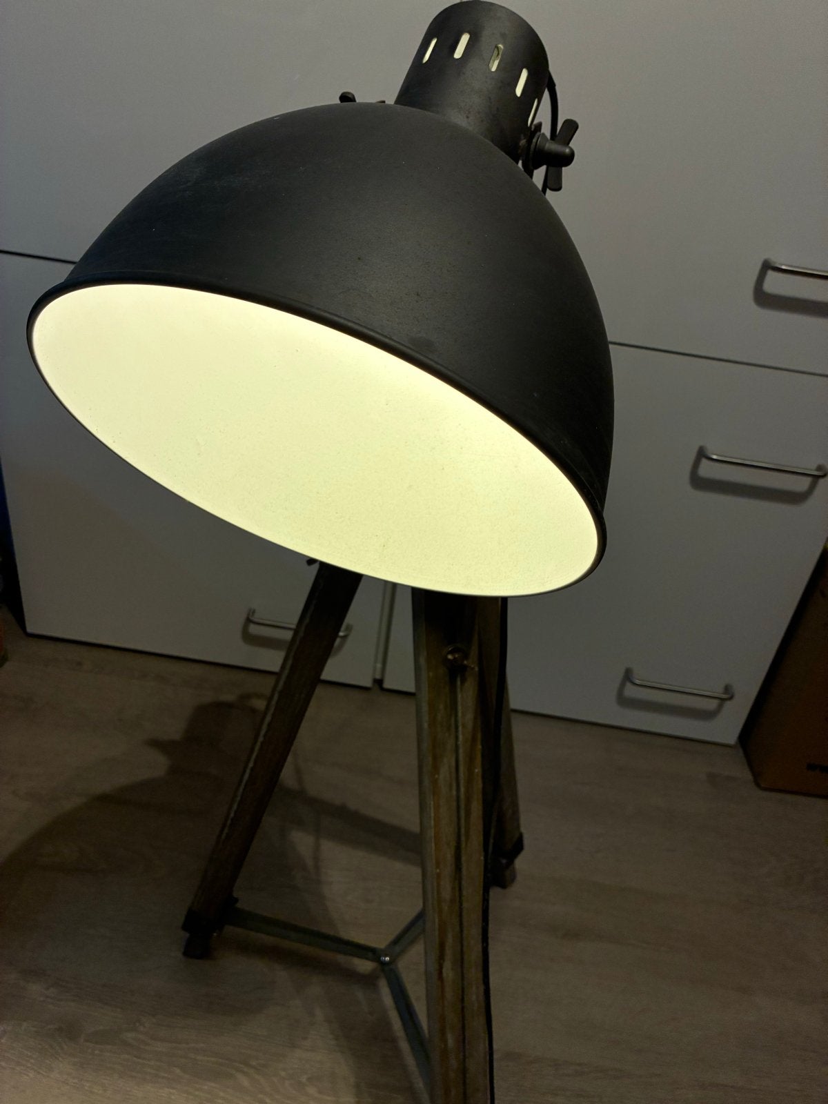Industriële Vloerlamp met Statief - Zwart/Hout, Ophalen, Gebruikt, 100 tot 150 cm, E27 (groot)