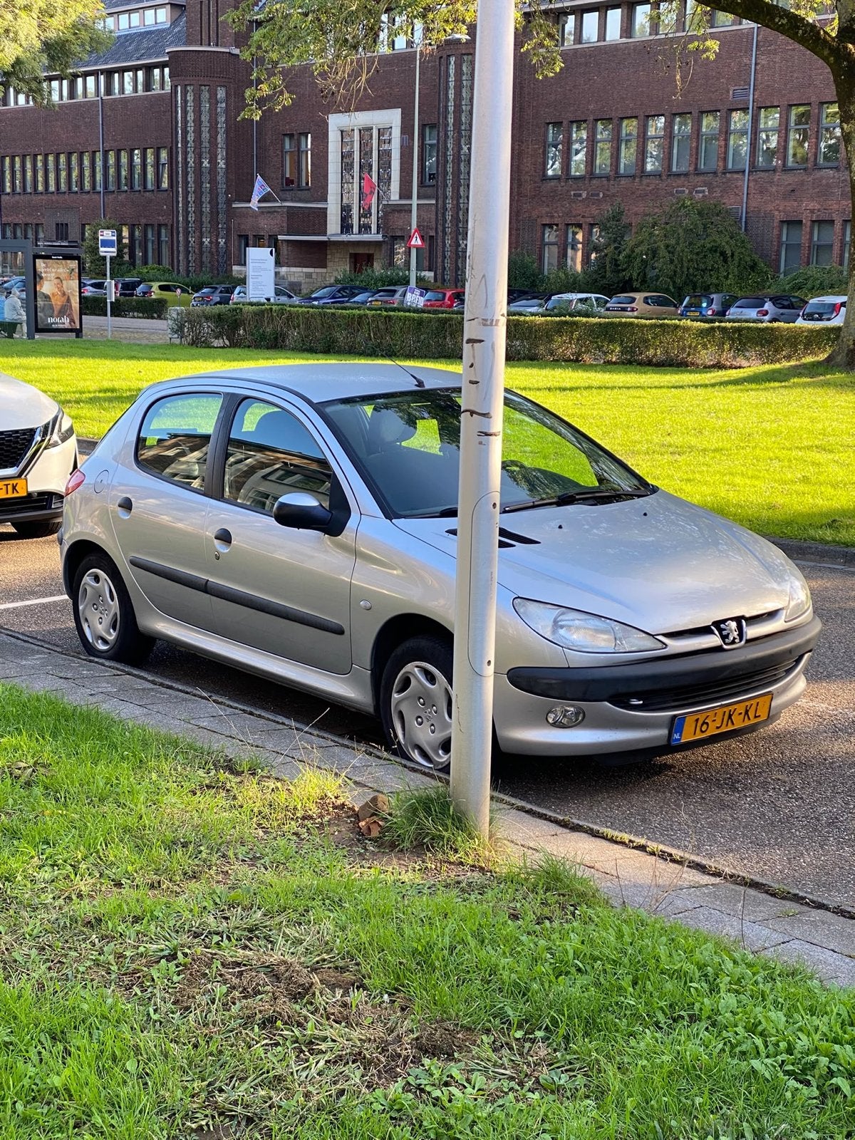 Peugeot 206 1.4 Challance 5D AUT 2002 Grijs, Auto's, Particulier, 1100 kg, Zilver of Grijs, 955 kg