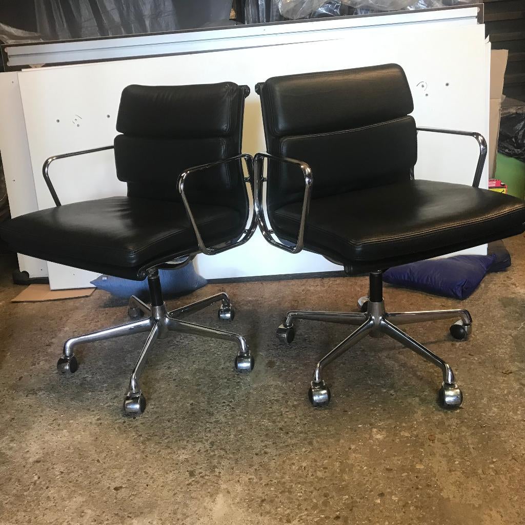 2 ICF Eames softpad chair EA 208 volleder chroom vintage, Huis en Inrichting, Stoelen, Gebruikt, Zwart, Ophalen of Verzenden, Nvt
