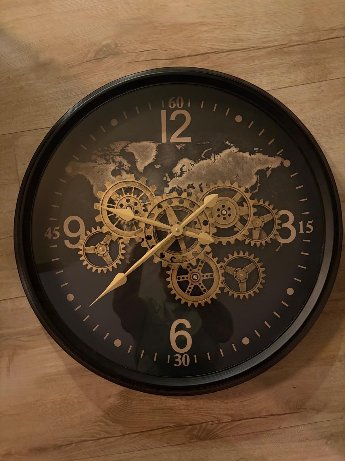 Grote Wandklok met Zichtbaar Uurwerk - Wereldkaart Design, Wandklok, Zichtbaar uurwerk, Analoog, Ophalen of Verzenden