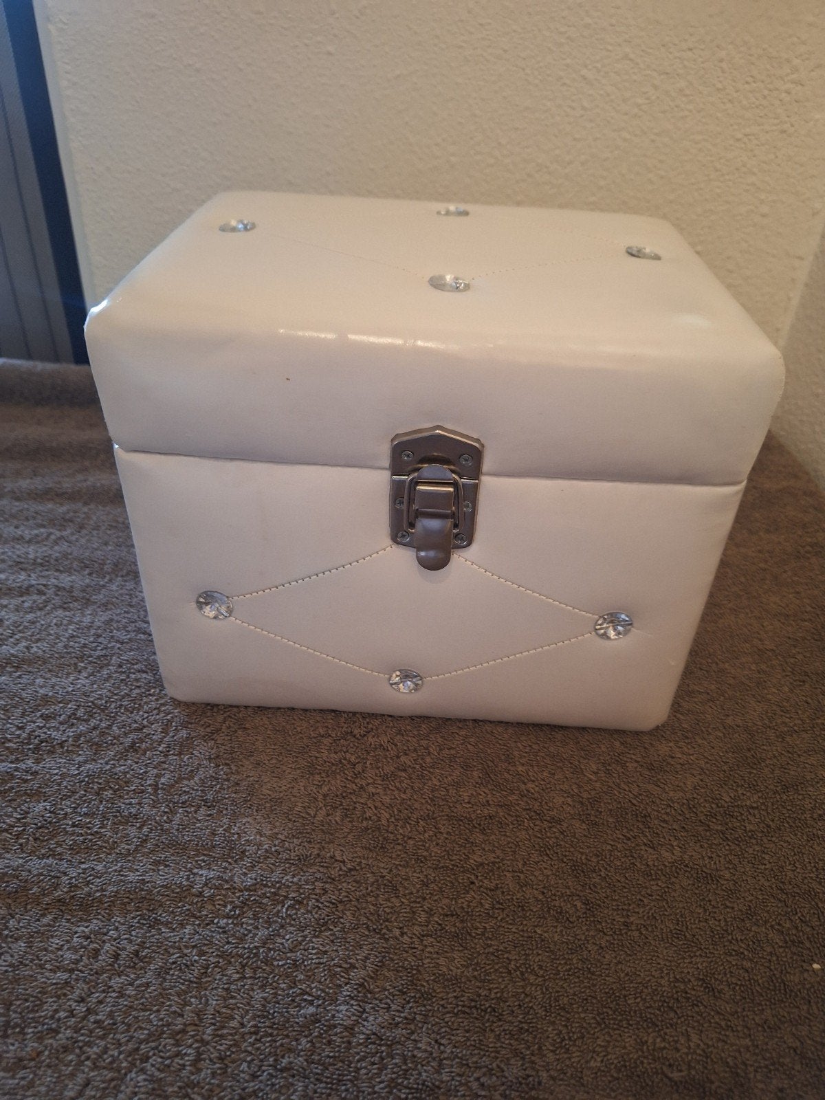 Mooie witte sieraden/make-up koffer met steentjes, Gebruikt, Wit, Ophalen of Verzenden, Met slot