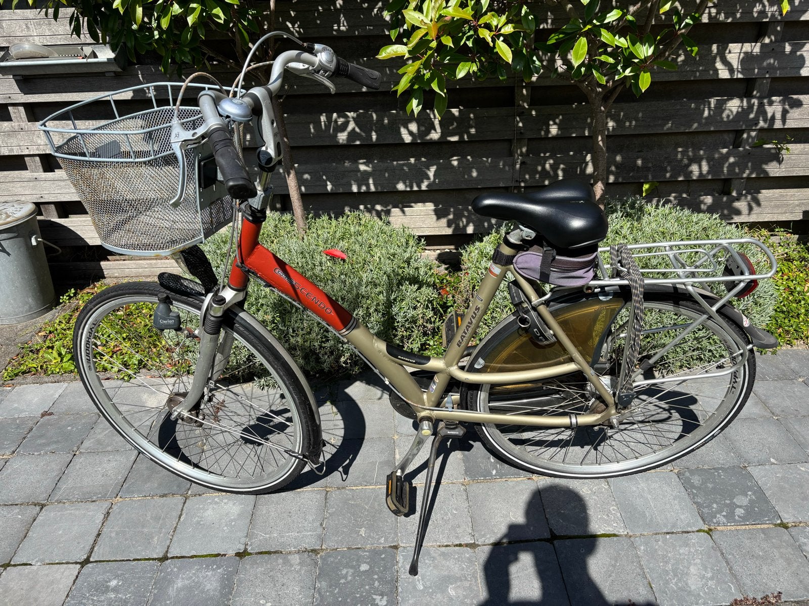 Batavus Crescendo Damesfiets met Mand - Gebruikt, Fietsen en Brommers, Fietsen | Dames | Damesfietsen, Ophalen, Velgrem, Versnellingen