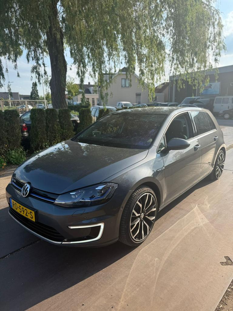 Volkswagen Golf 7-5 E-golf Elektromotor 136pk 5D Aut. 2017, Auto diversen, Schadeauto's, Automaat, Elektrisch, Ophalen of Verzenden