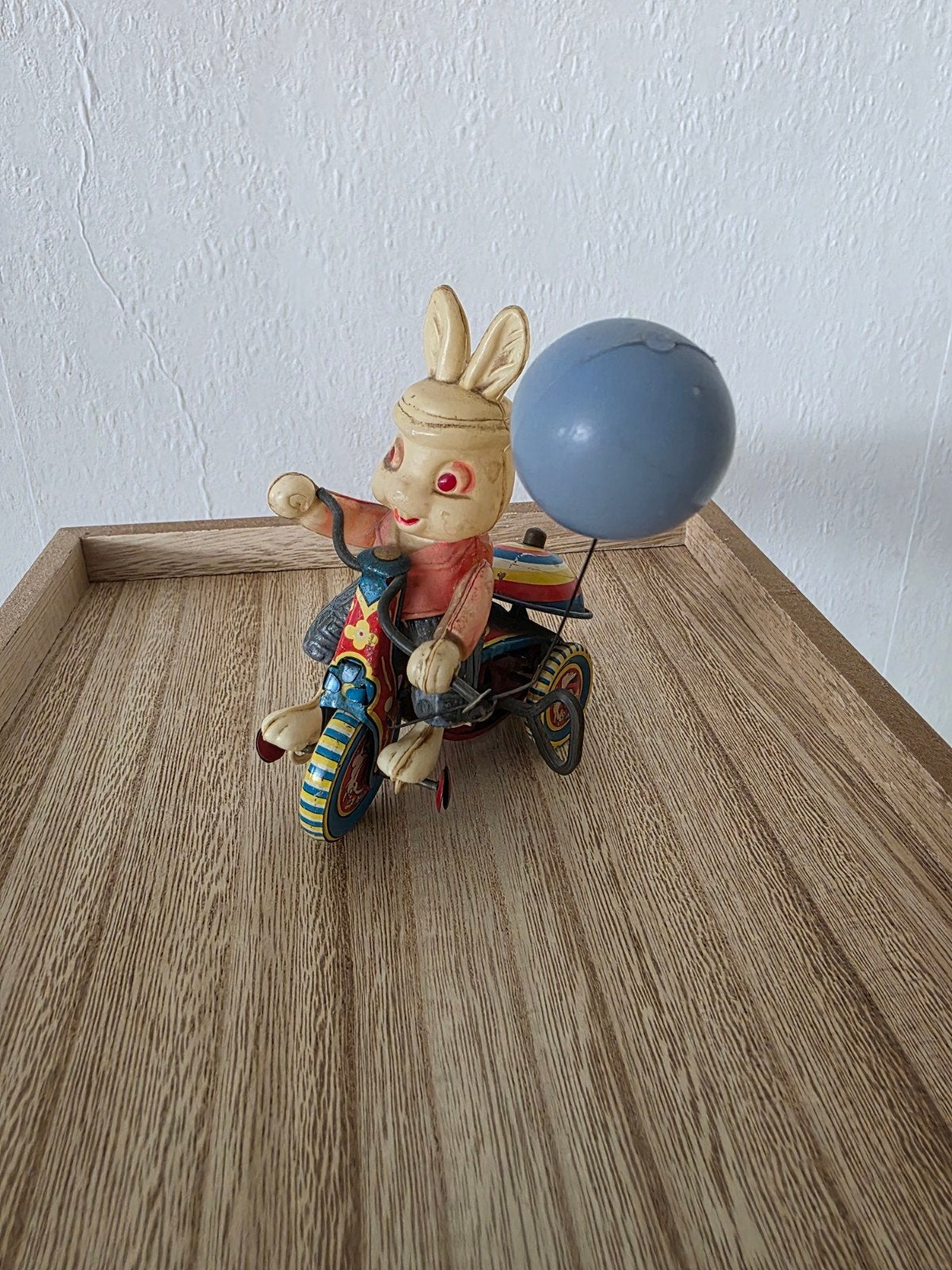 Vintage Suzuki Blikken Opwindspeelgoed Konijn op Driewieler, Antiek en Kunst, Ophalen of Verzenden