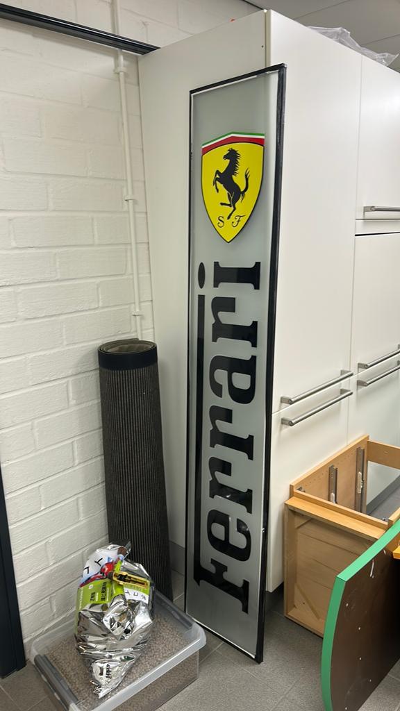 Glas met ferrari logo, Doe-het-zelf en Verbouw, Glas en Ramen, Ophalen, Minder dan 80 cm, Gevelraam of Ruit, Dubbelglas