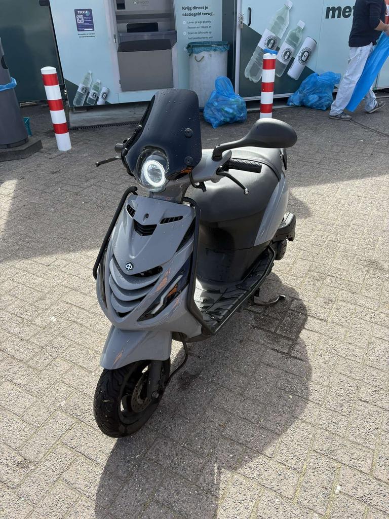 Piaggio Zip 4t IGET Euro 5, Ophalen, Zo goed als nieuw, Benzine, Zip