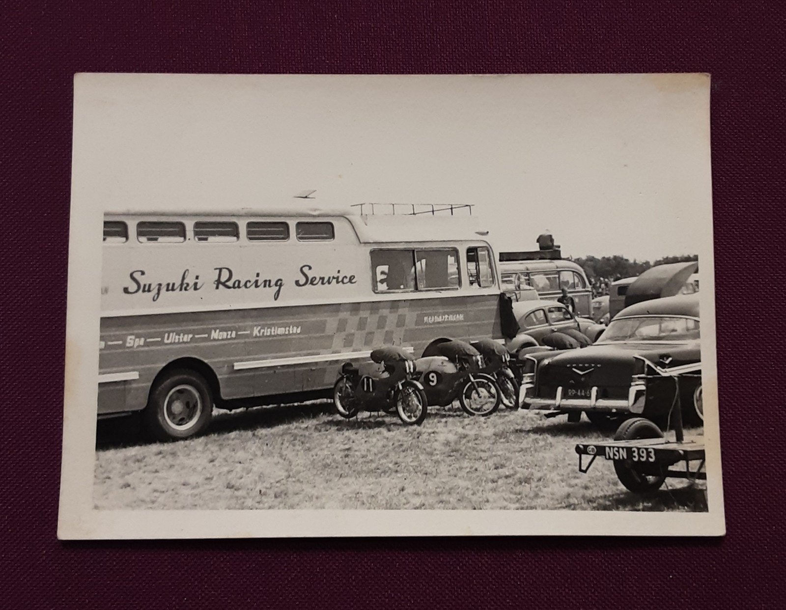 Originele paddock foto jaren '60 - Suzuki Racing Service, Ophalen of Verzenden, Zo goed als nieuw, Motoren