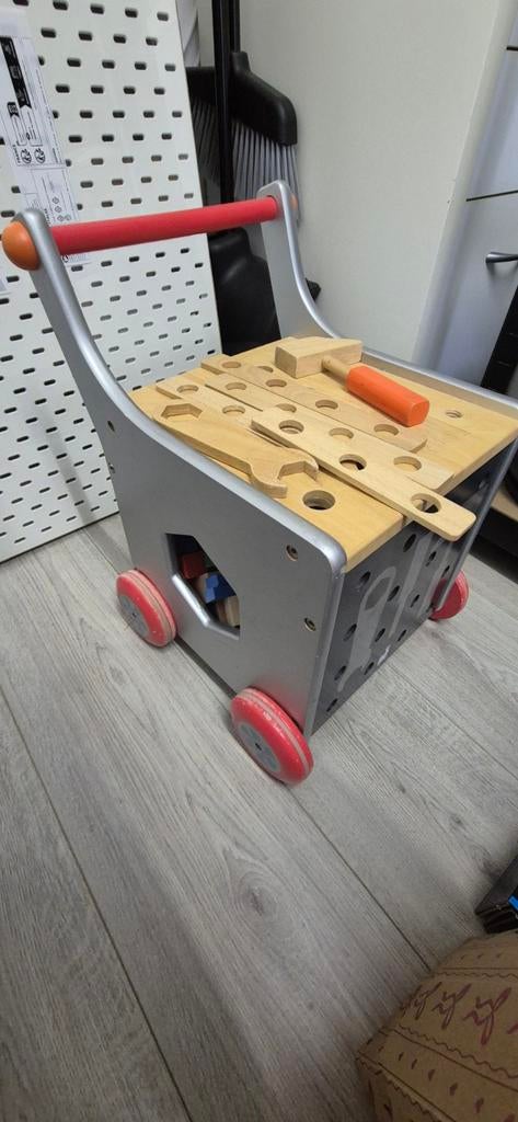 Houten loopwagen met gereedschap en blokken, Kinderen en Baby's, Speelgoed | Houten speelgoed, Ophalen, Gebruikt, Rij- of Hobbelspeelgoed