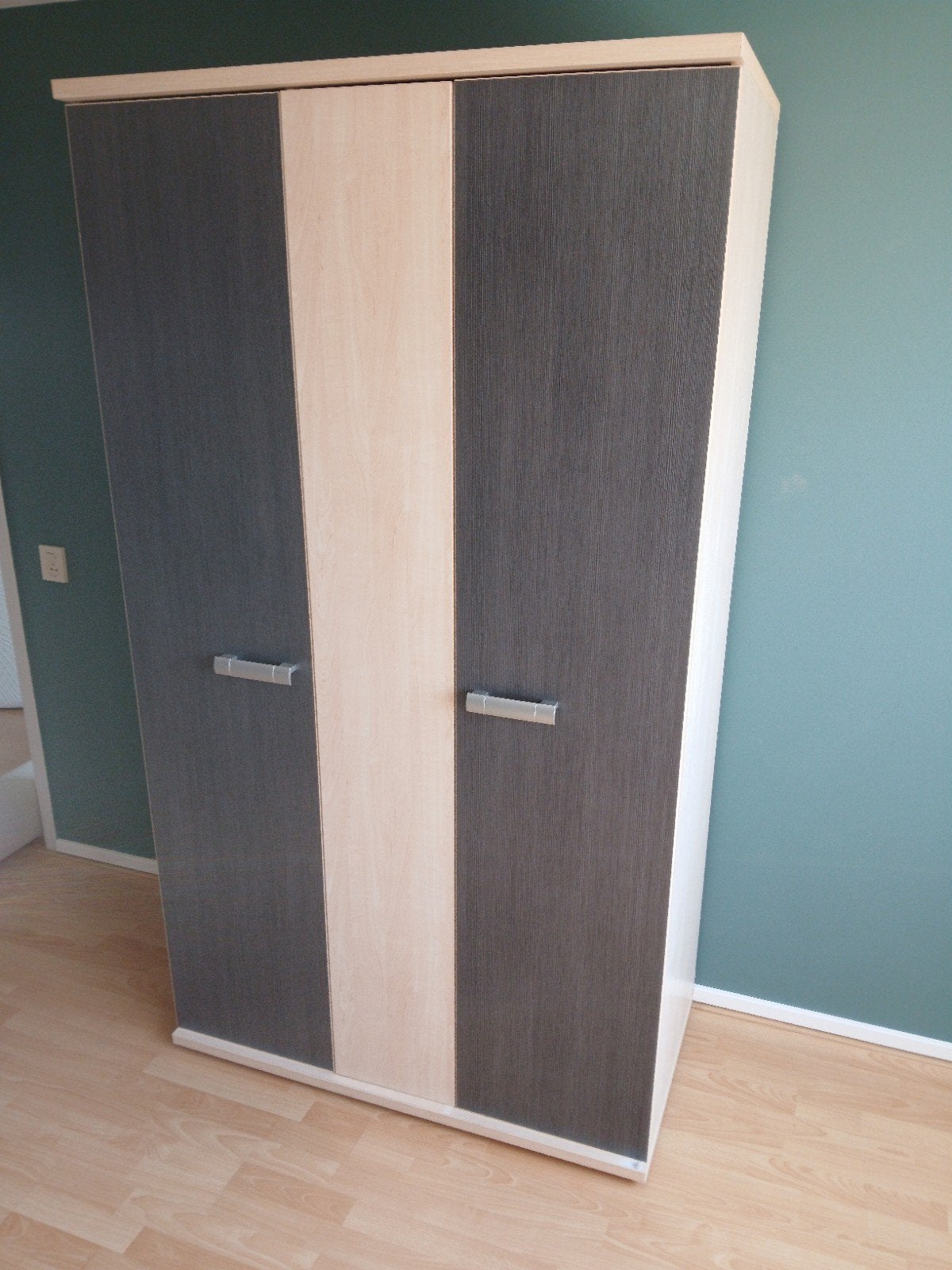 Kledingkast met 3 deuren en planken, Huis en Inrichting, Ophalen, 100 tot 150 cm, Modern, 150 tot 200 cm