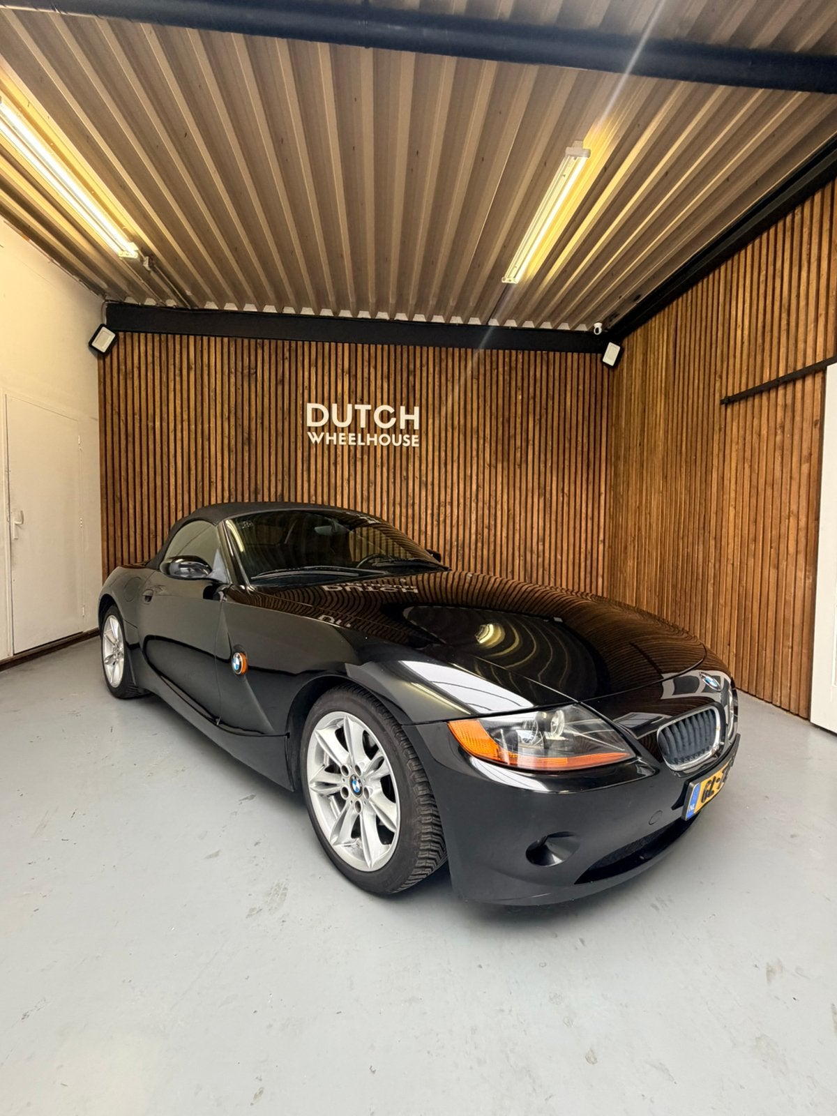 BMW Z4 2.2 I Roadster AUT 2004 Zwart, Auto's, Achterwielaandrijving, Cabriolet, Zwart, 11 km/l