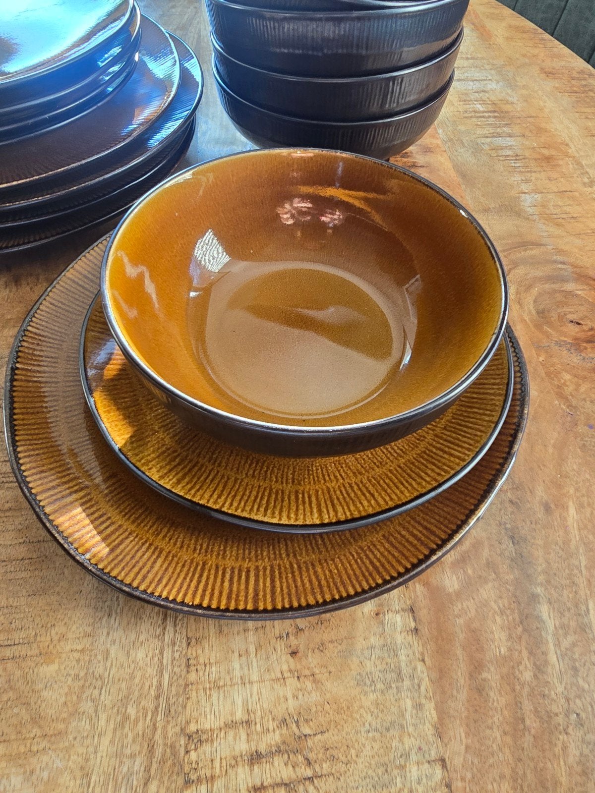 Mooi bruin servies, borden en kommen, Ophalen, Zo goed als nieuw, Bord(en), Overige stijlen