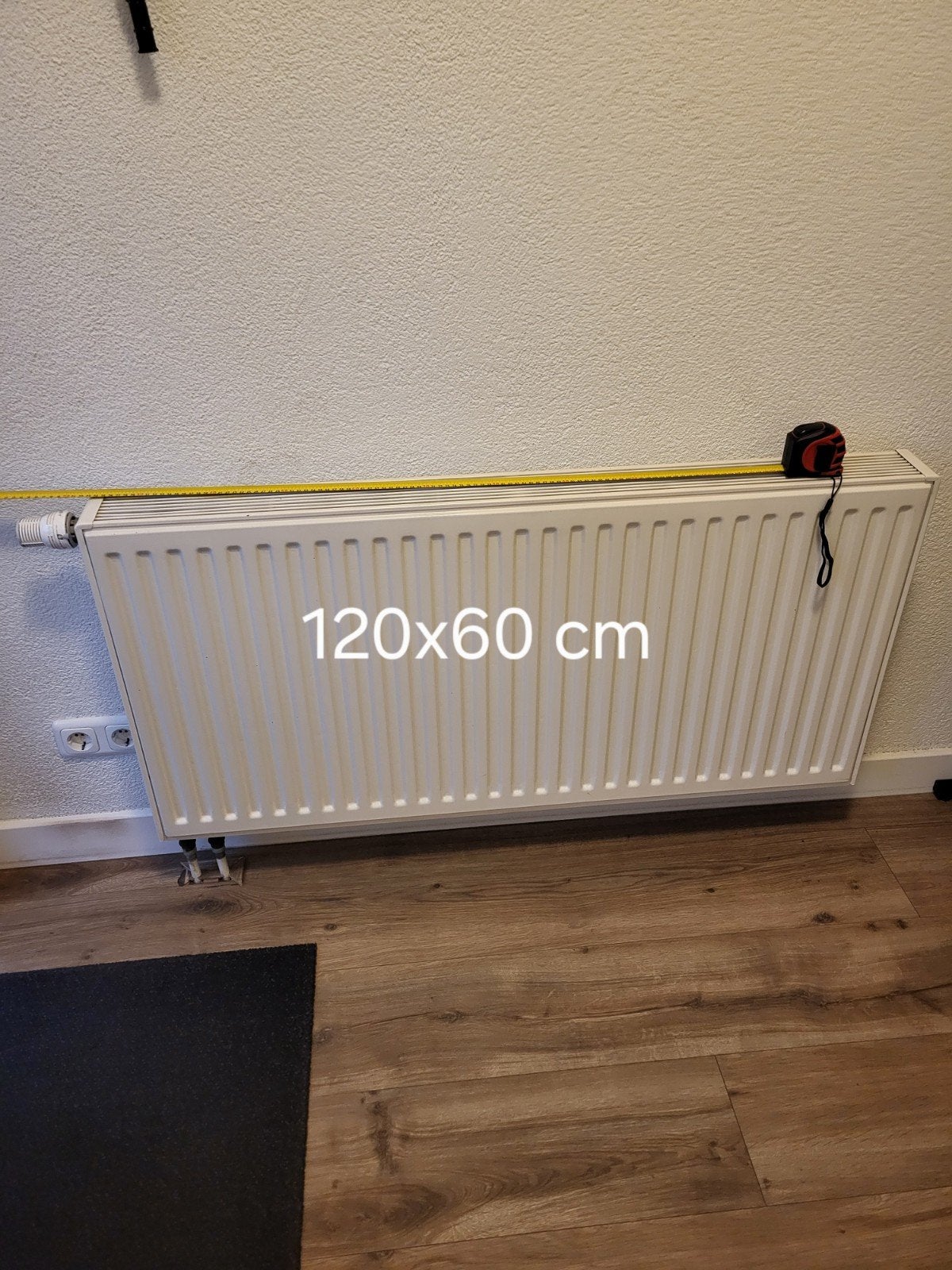 Radiator met thermostaatknop - 120x60 cm, Doe-het-zelf en Verbouw, Ophalen, 30 tot 80 cm, Gebruikt, Radiator