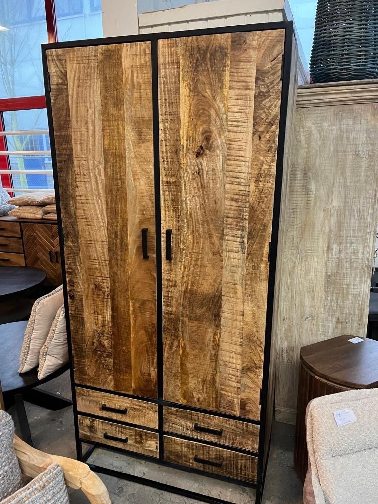 Magazijn Leegverkoop Dichte kast 2 deurs mangohout metal zw, Nieuw, Ophalen of Verzenden, Info@wkhome.nl, Argonweg 20 Amersfoort